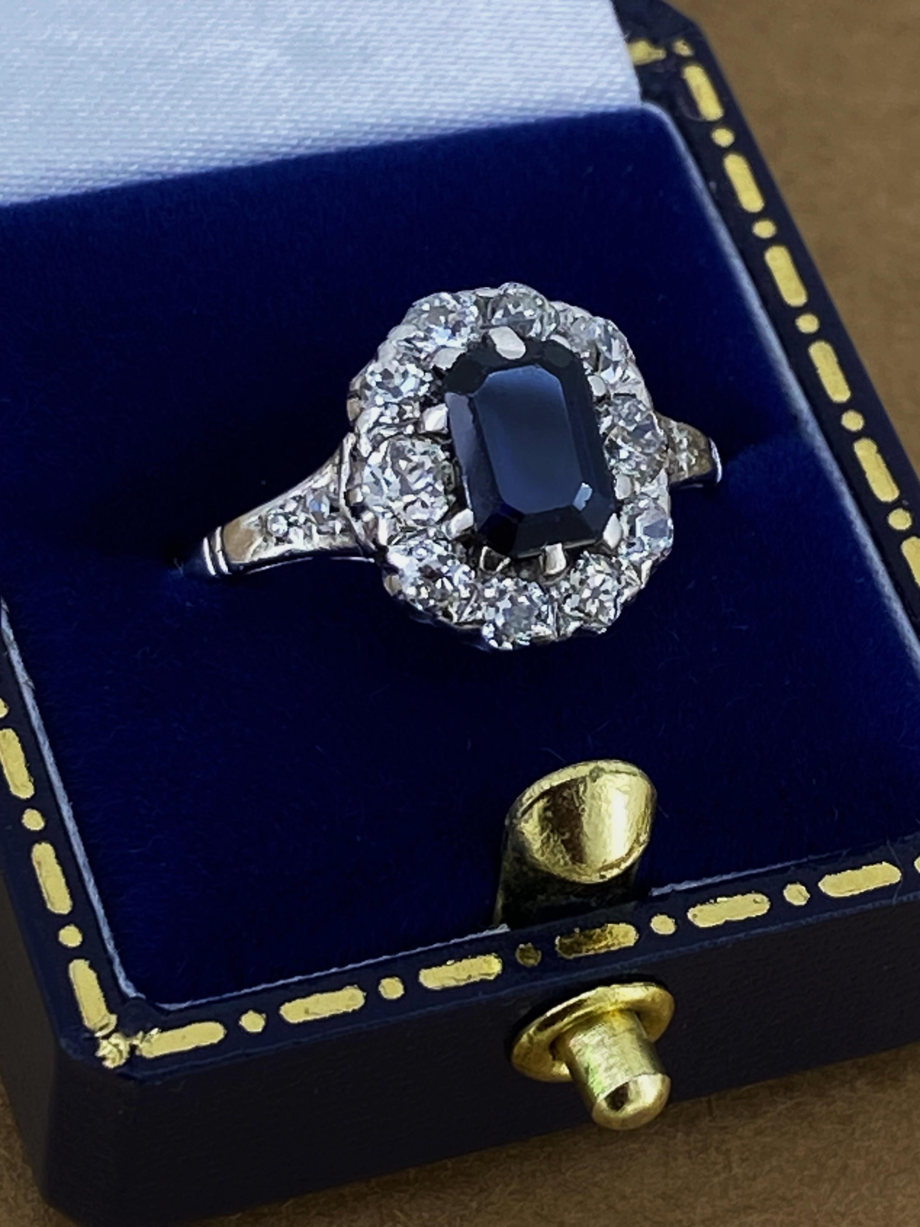 Art-Deco 0,80ct Natürlicher Saphir & Diamantring mit Smaragdschliff in 18K Gold/Platin im Angebot 3