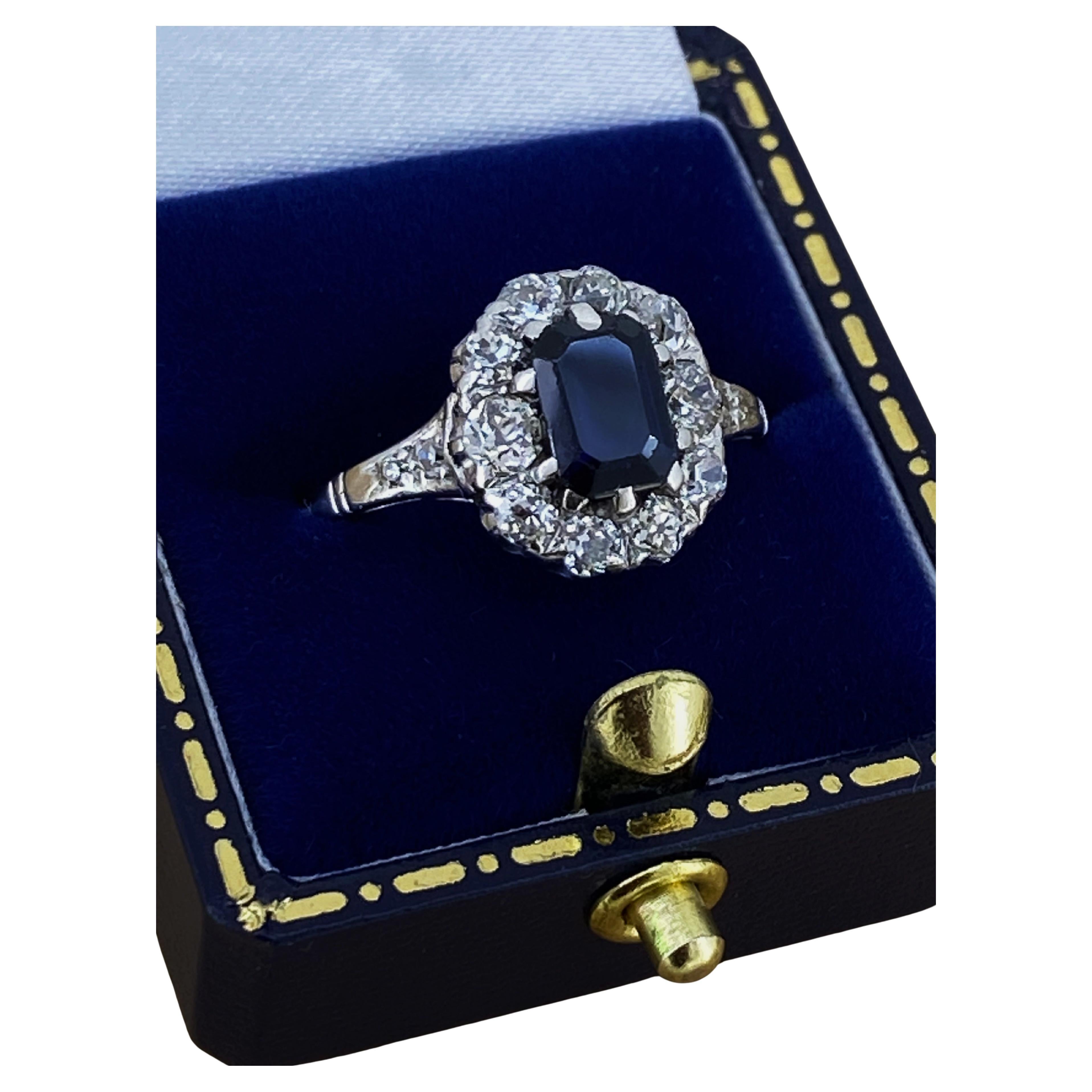Art-Deco 0,80ct Natürlicher Saphir & Diamantring mit Smaragdschliff in 18K Gold/Platin im Angebot