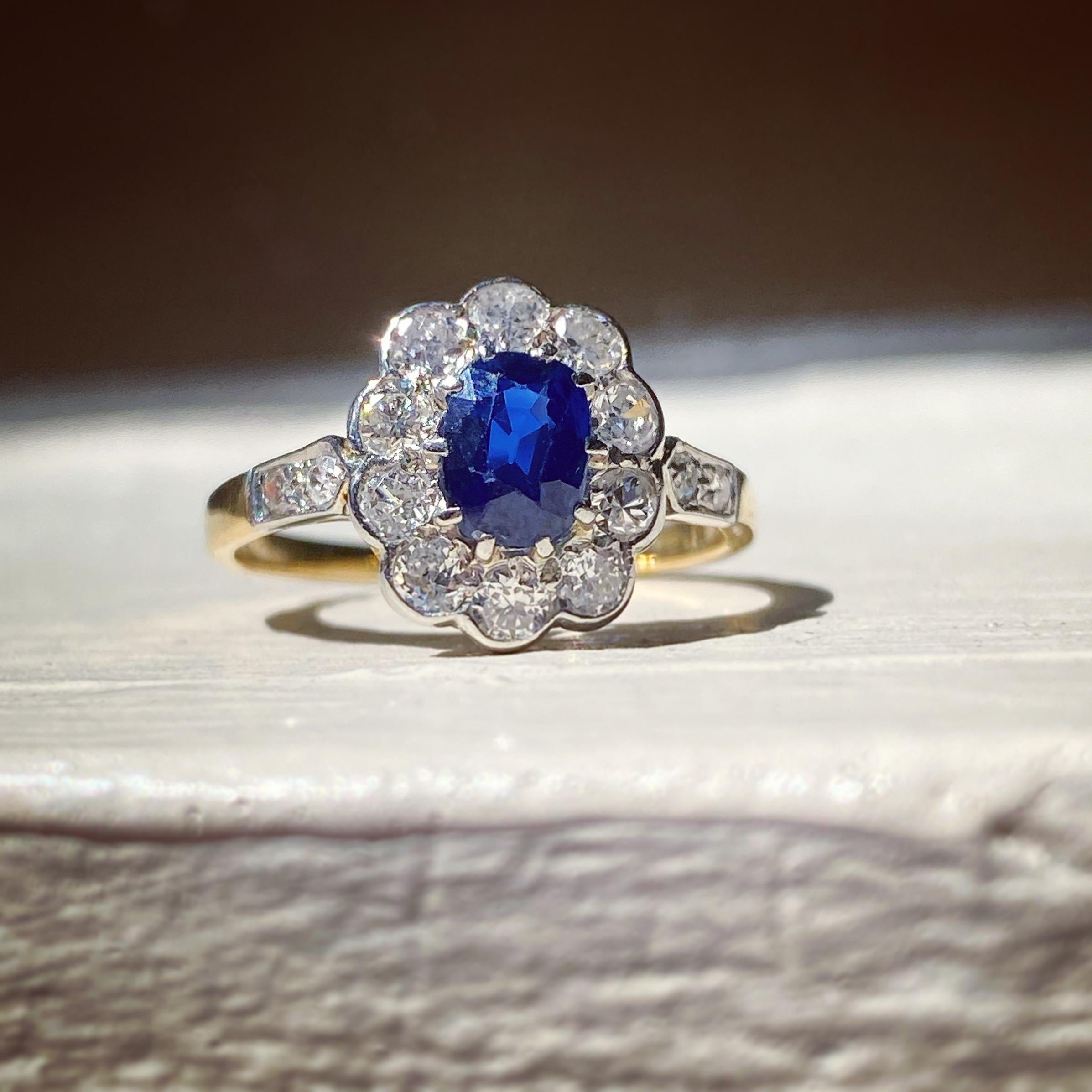 Art Deco 0.80ct Sapphire and Diamond Daisy Ring, c.1930s 1