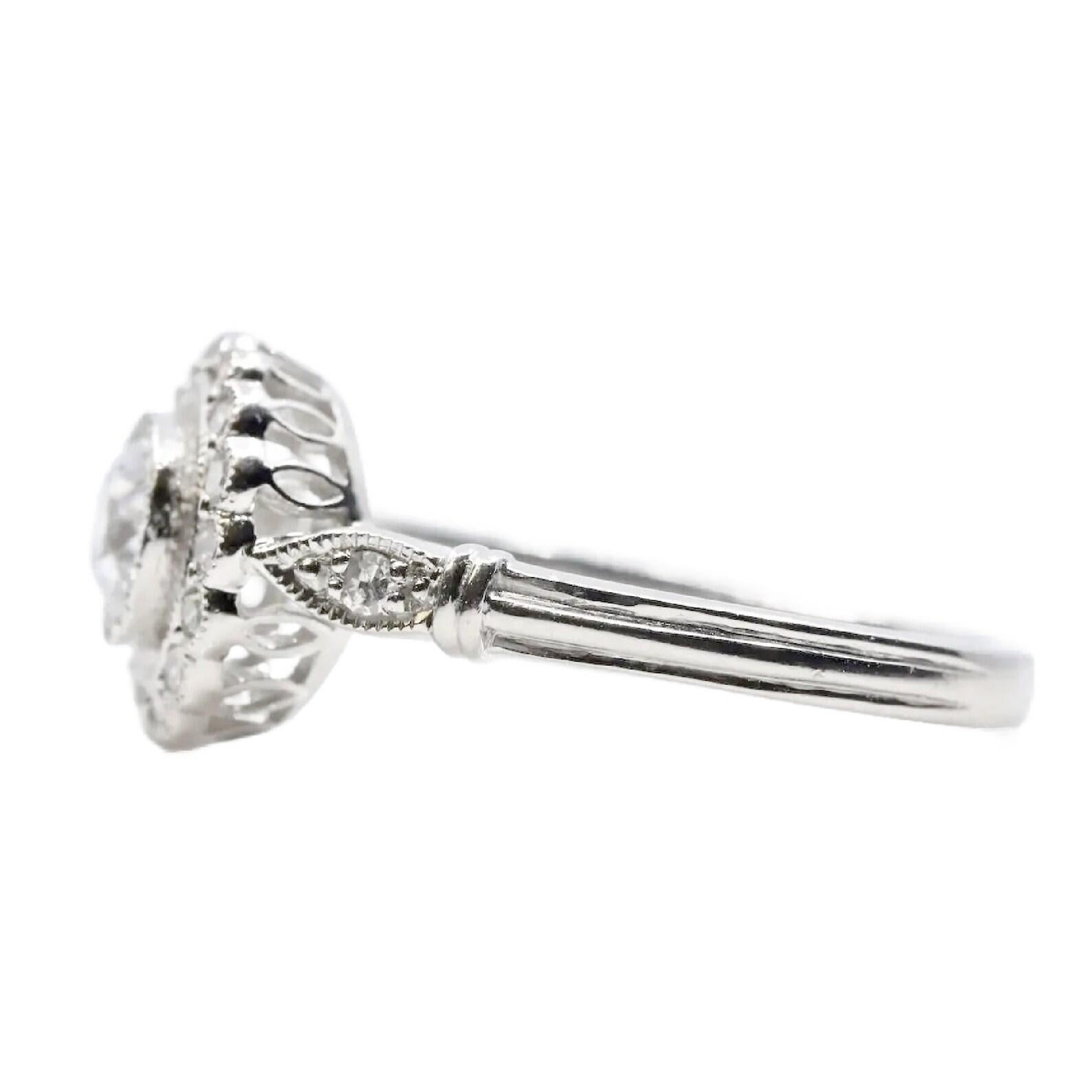 Verlobungsring aus Platin mit 0,80 Karat Diamant-Halo im Art déco-Stil im Zustand „Gut“ im Angebot in Boston, MA