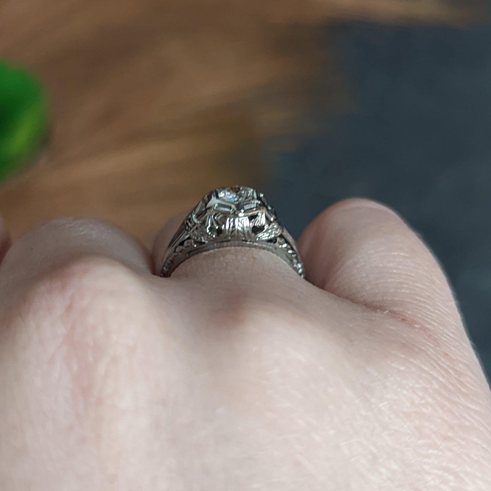 Art Deco 0.85 Carat Diamond Platinum Dinner Engagement Ring For Sale 4