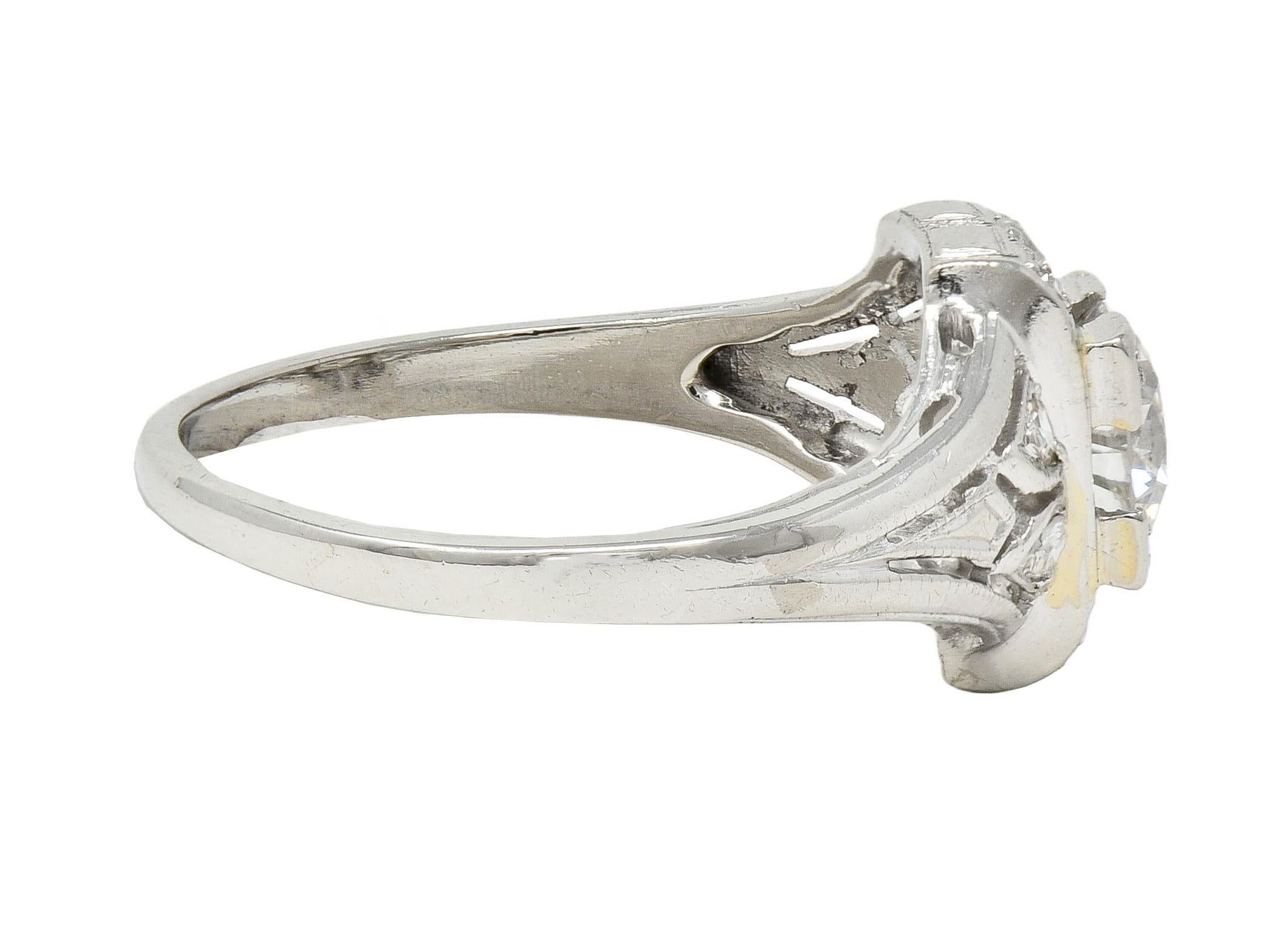 Taglio singolo Anello di fidanzamento Art of Vintage con diamante in platino da 0,85 CTW in vendita