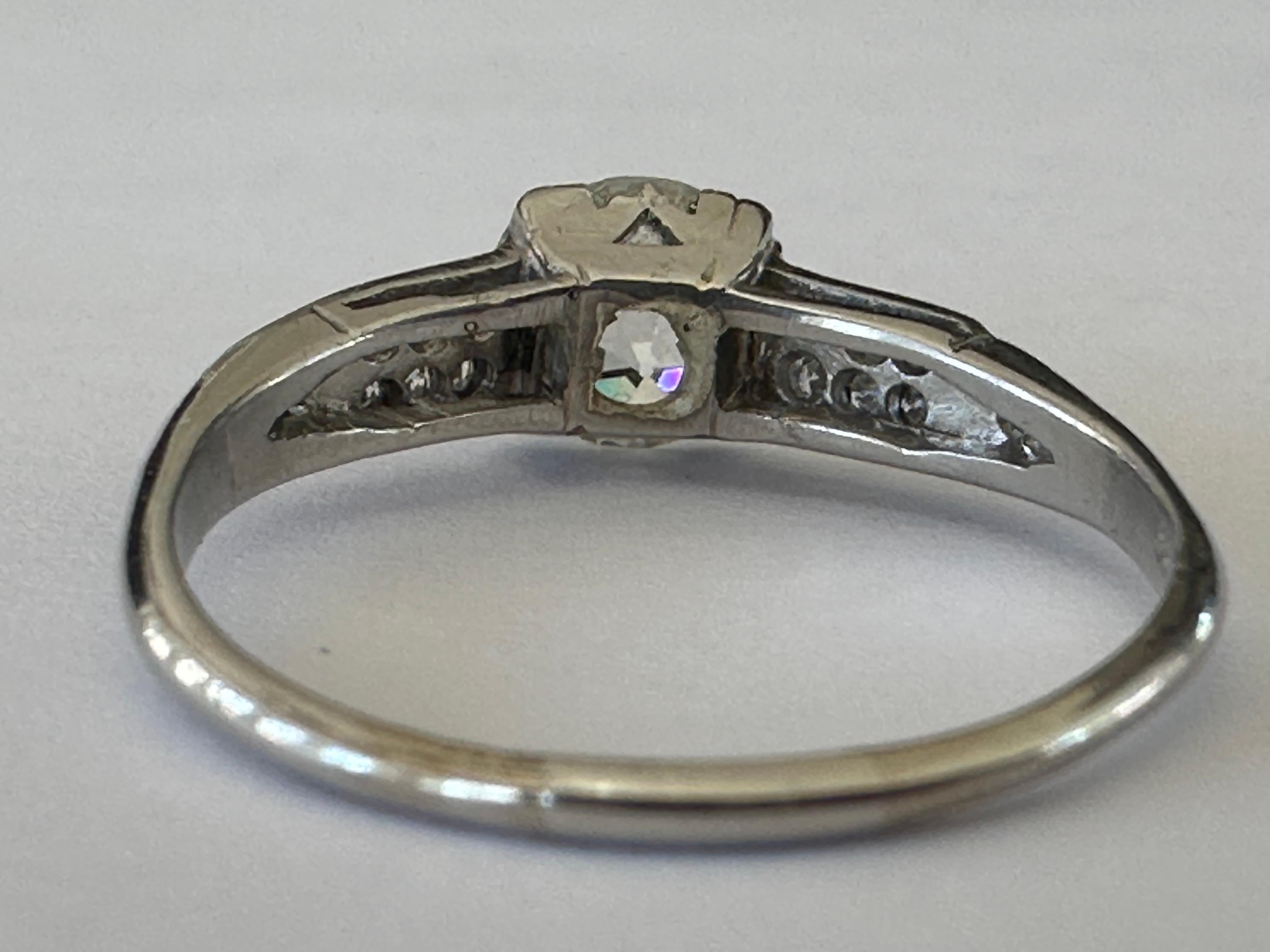 Women's Art Deco 0.88-Carat Diamond Engagement Ring For Sale