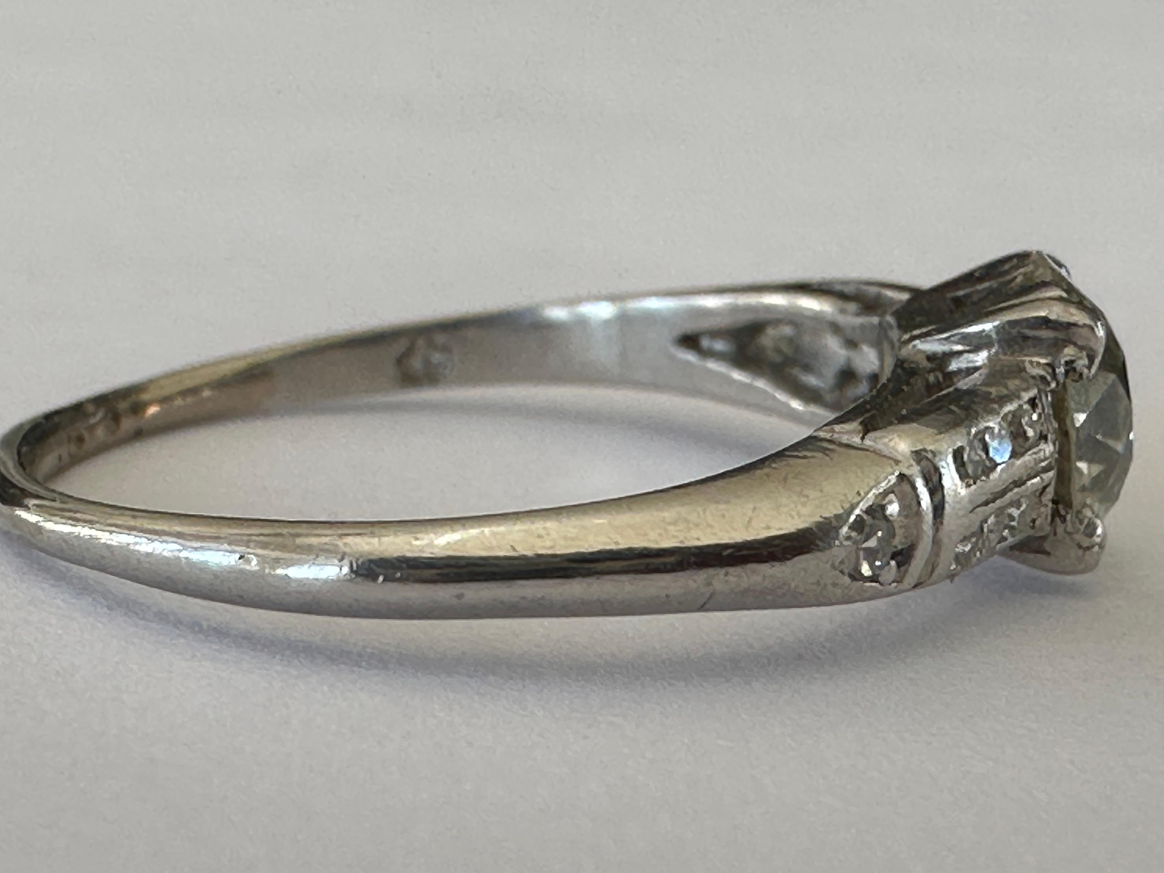 Art Deco 0.88-Carat Diamond Engagement Ring  For Sale 1