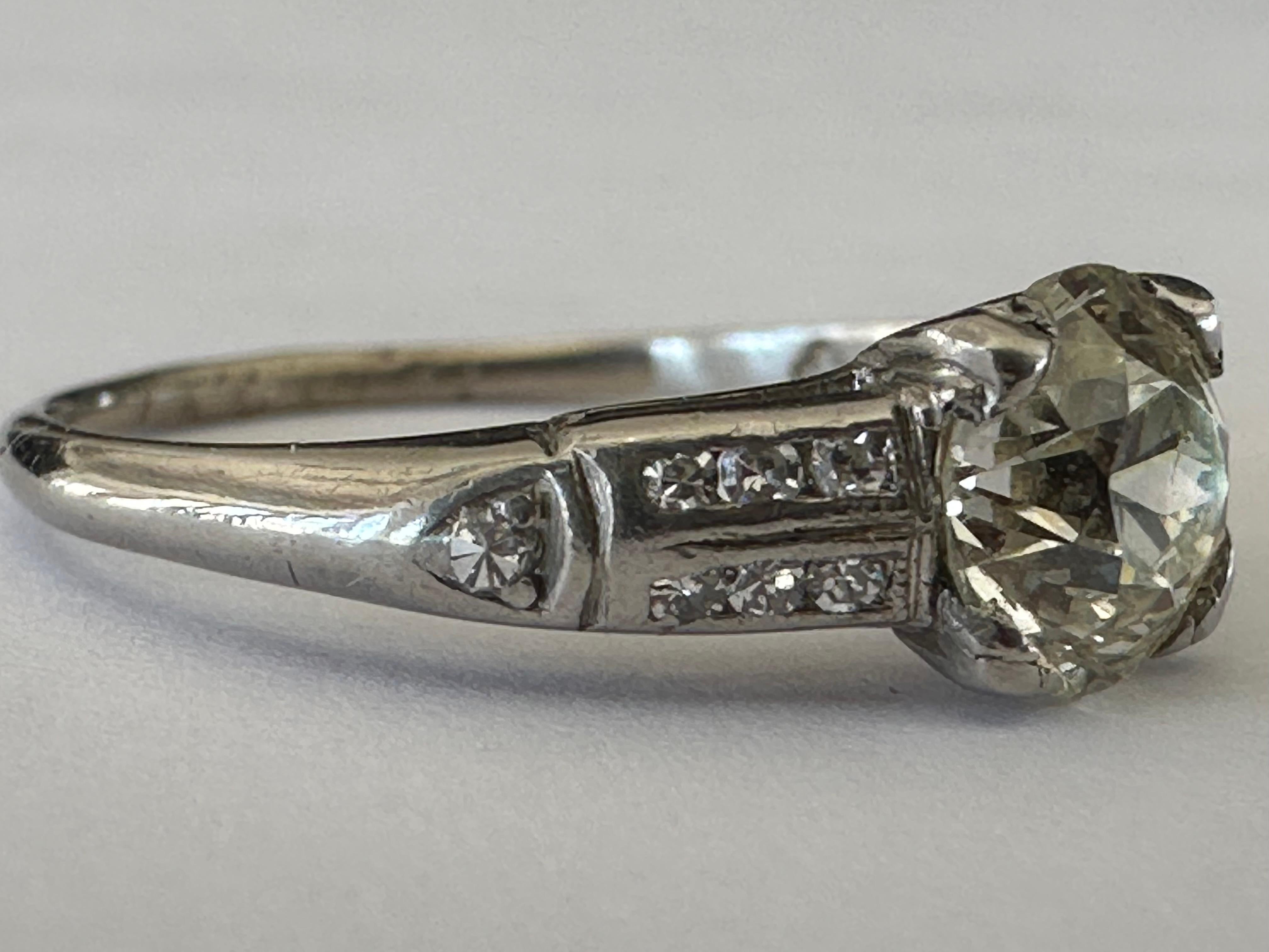 Art Deco 0.88-Carat Diamond Engagement Ring  For Sale 3