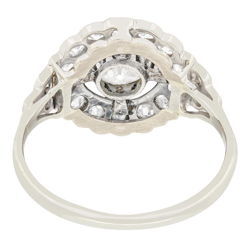 Art Deco 0.88ct Diamond Halo Ring, c.1920s In Good Condition For Sale In London, GB