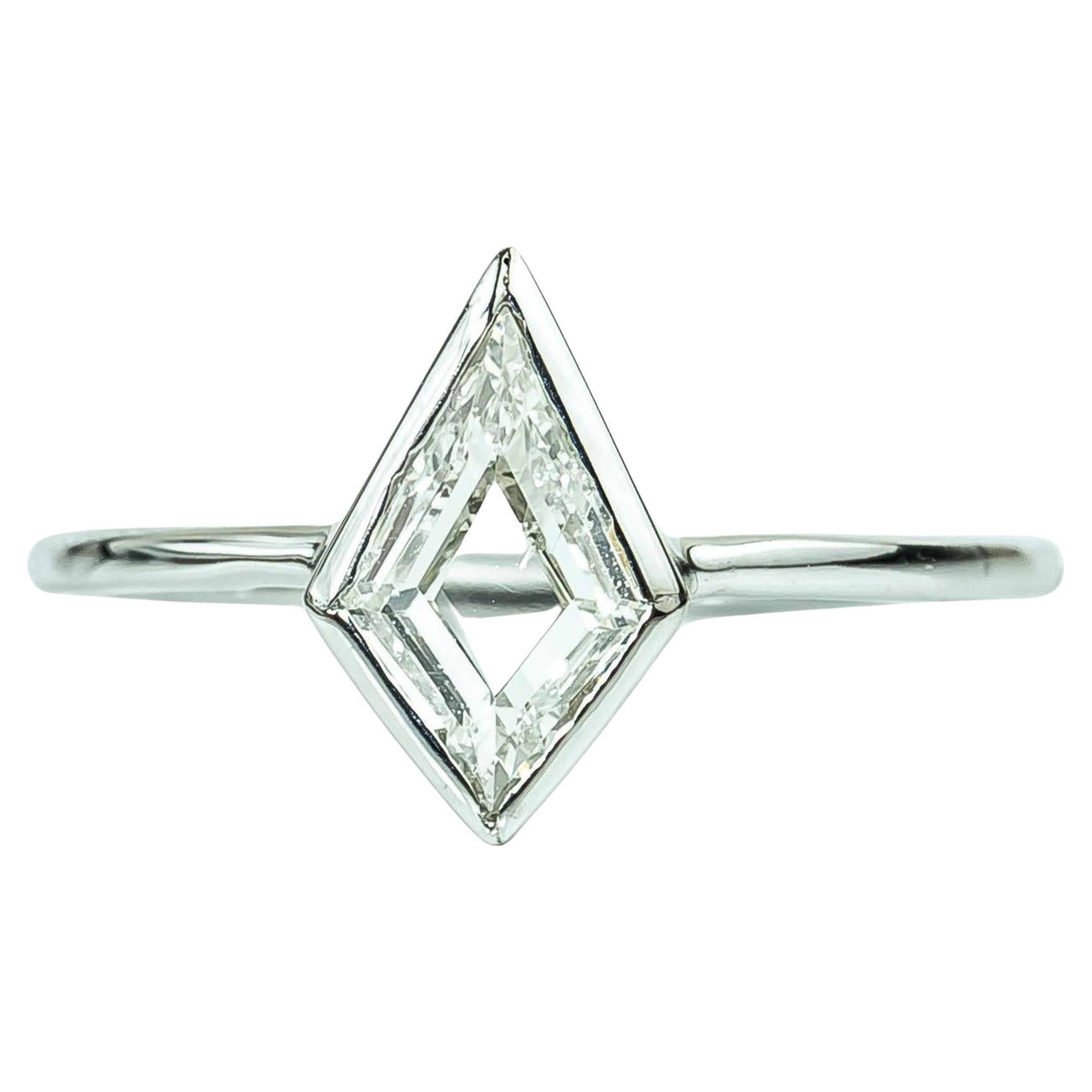 Anello solitario con diamante aquilone Art Deco 0,8ct - Oro bianco 18 carati