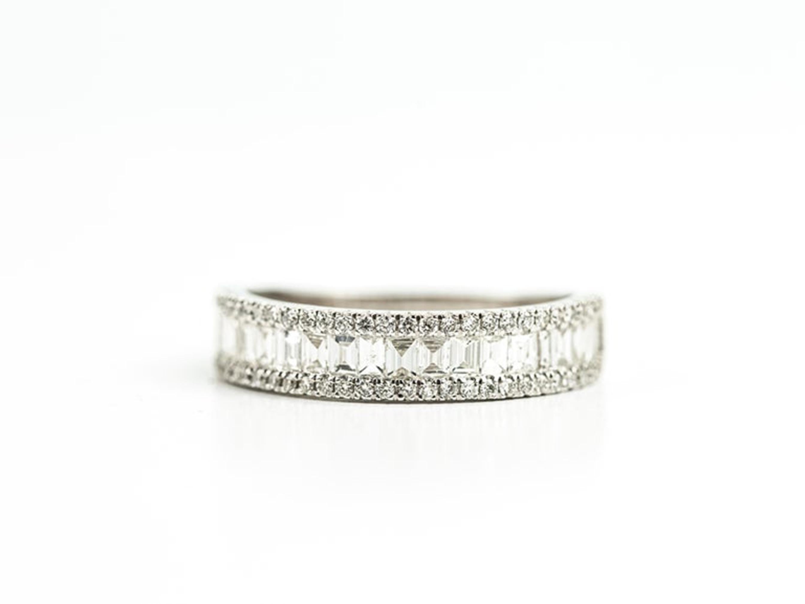 Art Deco 0.8TCW Baguette-Diamant-Halb-Eternity-Ring aus 18 Karat Weißgold im Angebot 5