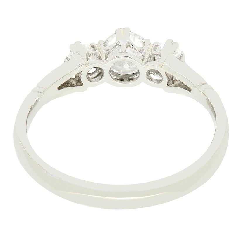 Bague trilogie de diamants 0,90 carat Art déco, c. 1920 Bon état - En vente à London, GB