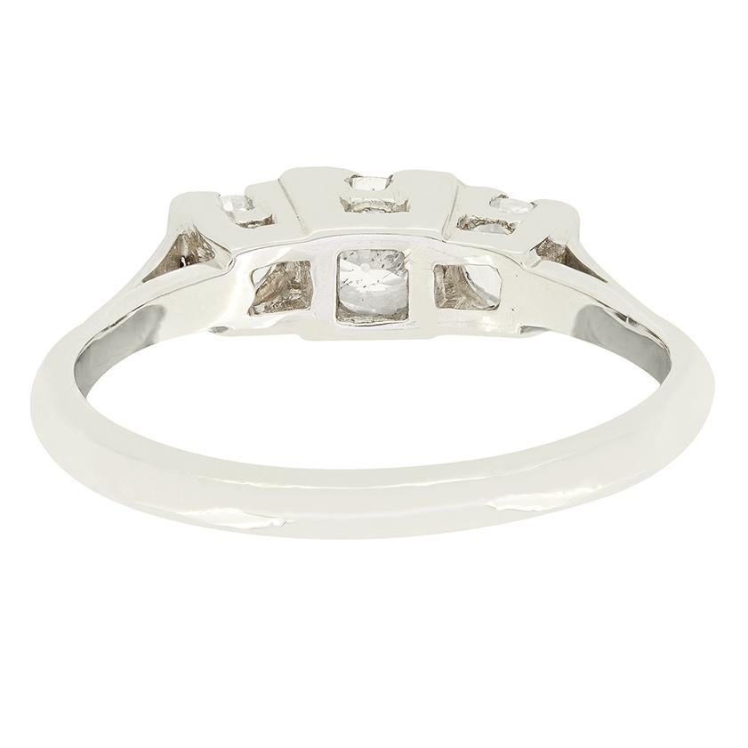 Bague trilogie de diamants 0,90 carat Art déco, c. 1920 Bon état - En vente à London, GB