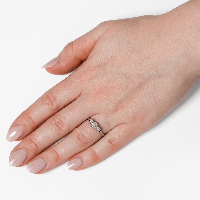 Bague trilogie de diamants 0,90 carat Art déco, c. 1920 Unisexe en vente