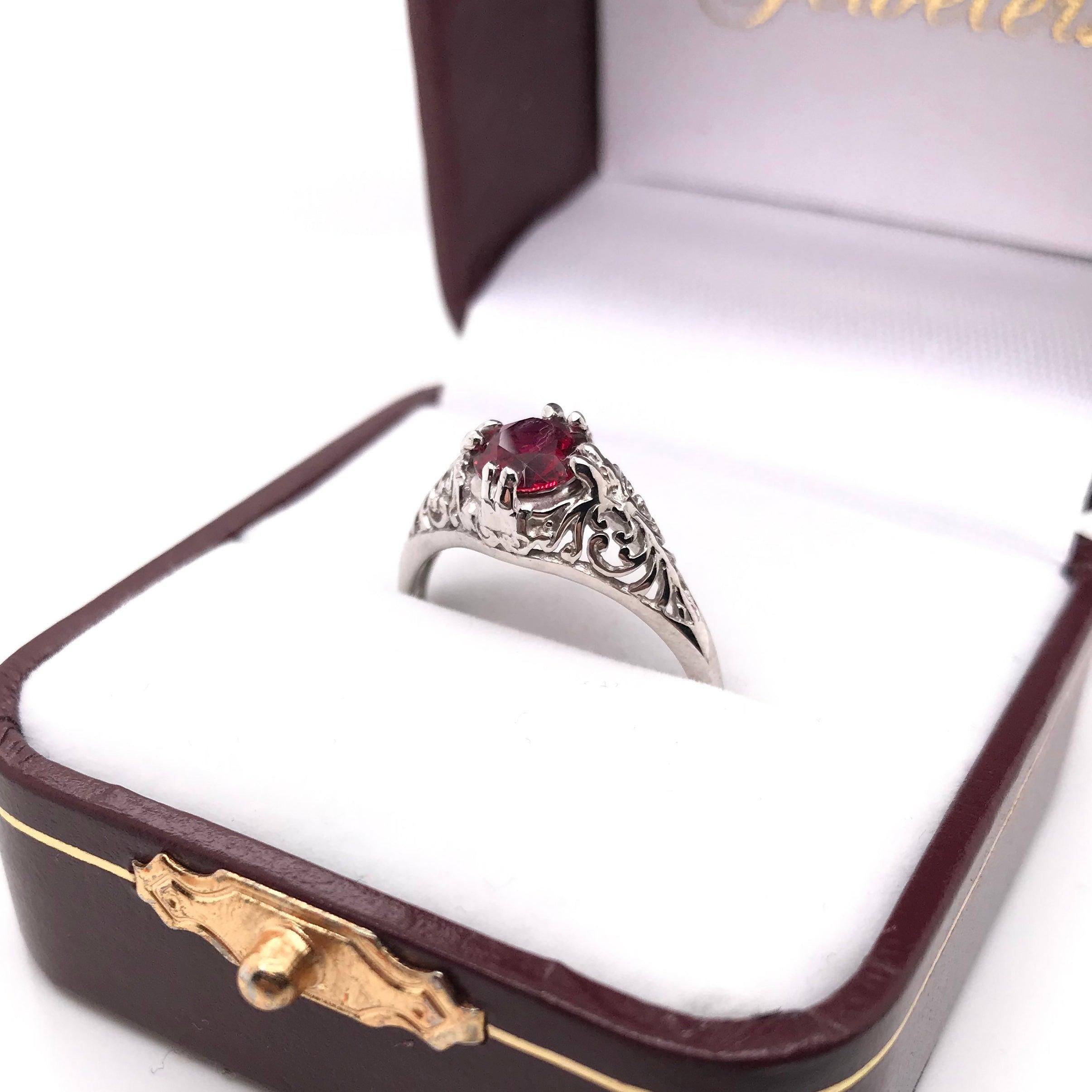 Art Deco 0.92 Carat Ruby Filigree Ring In Good Condition For Sale In Montgomery, AL