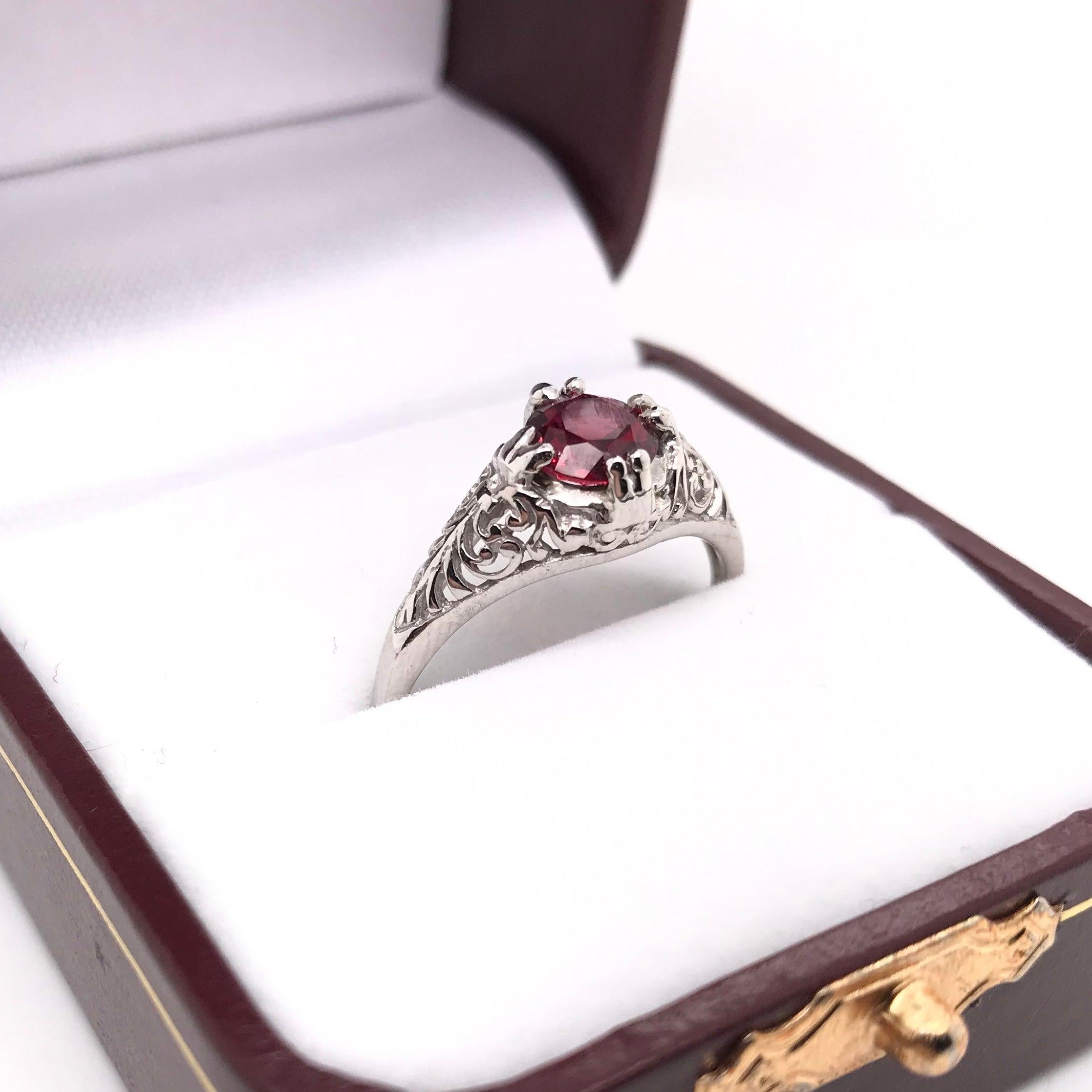 Women's Art Deco 0.92 Carat Ruby Filigree Ring For Sale
