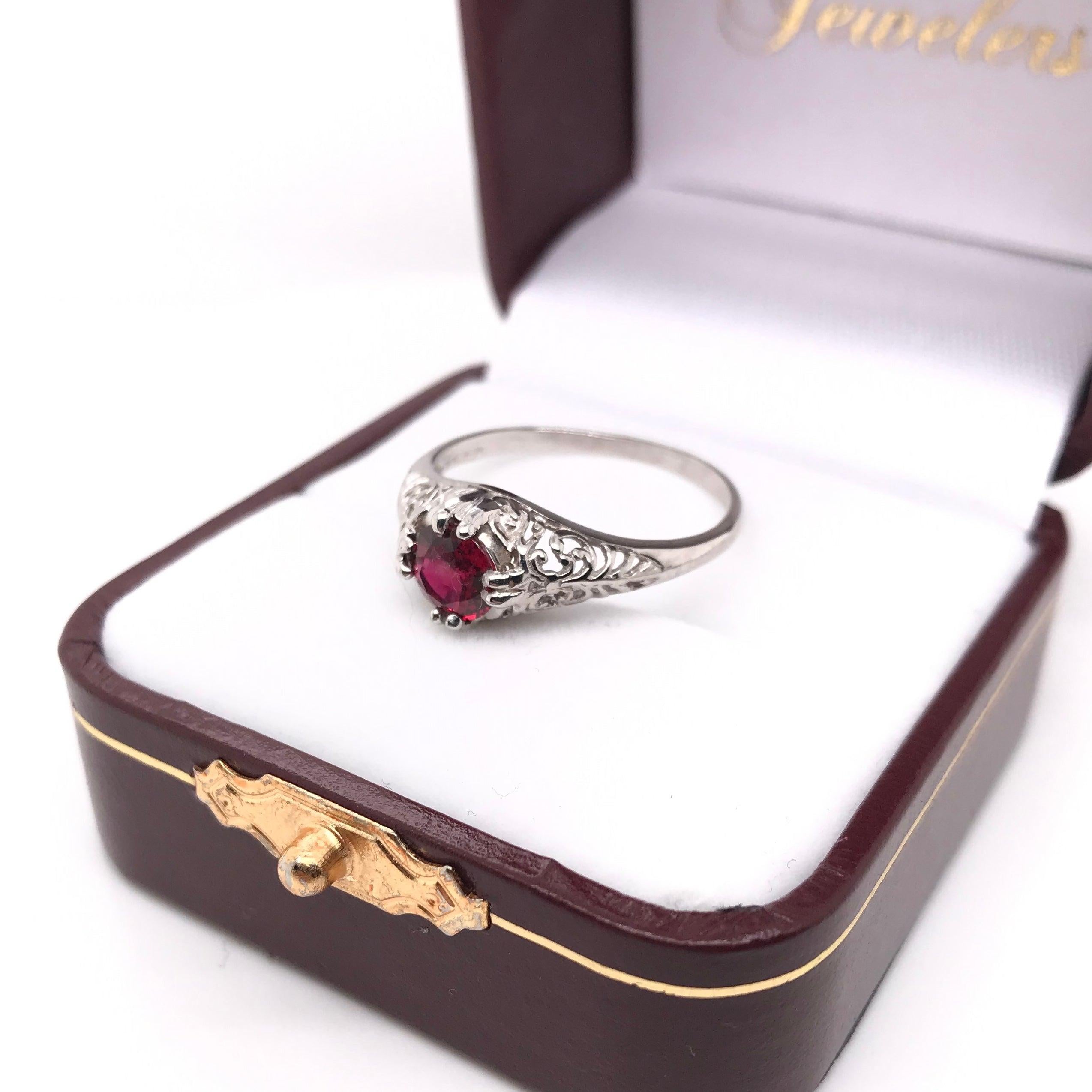 Art Deco 0.92 Carat Ruby Filigree Ring For Sale 1