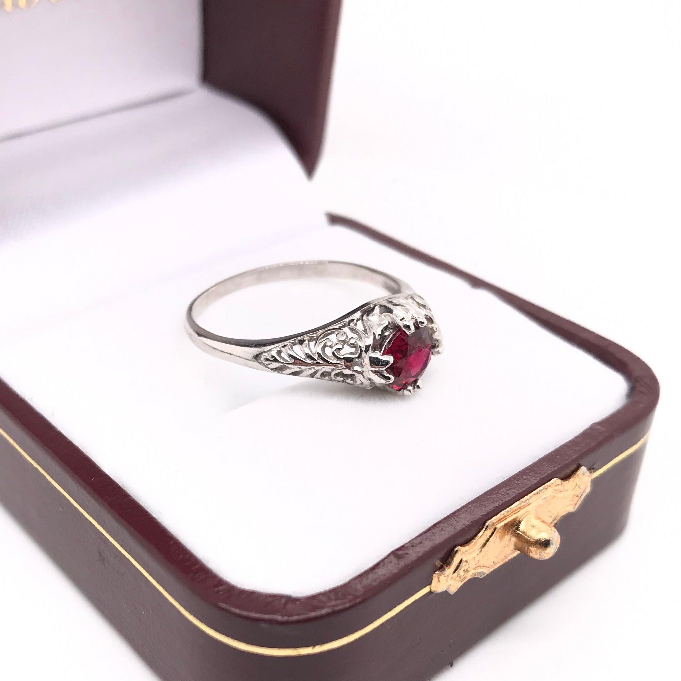 Art Deco 0.92 Carat Ruby Filigree Ring For Sale 3