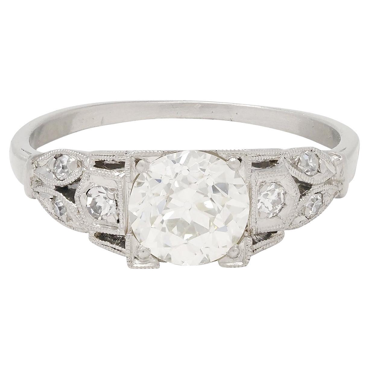 Bague de fiançailles lotus vintage en platine avec diamants 0,92 carat, style Art déco en vente