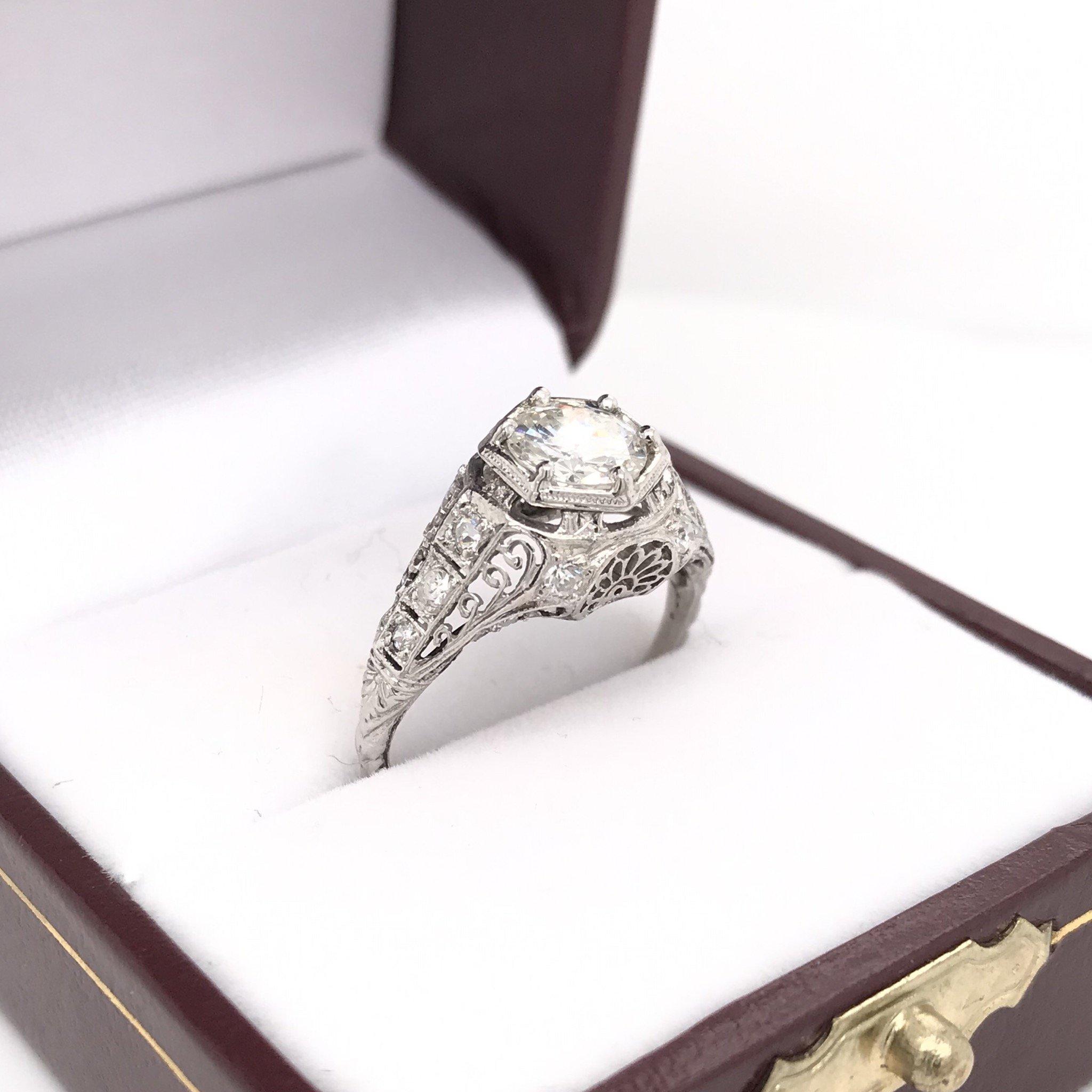 Women's Art Deco 0.93 Carat Filigree Diamond Engagement Ring