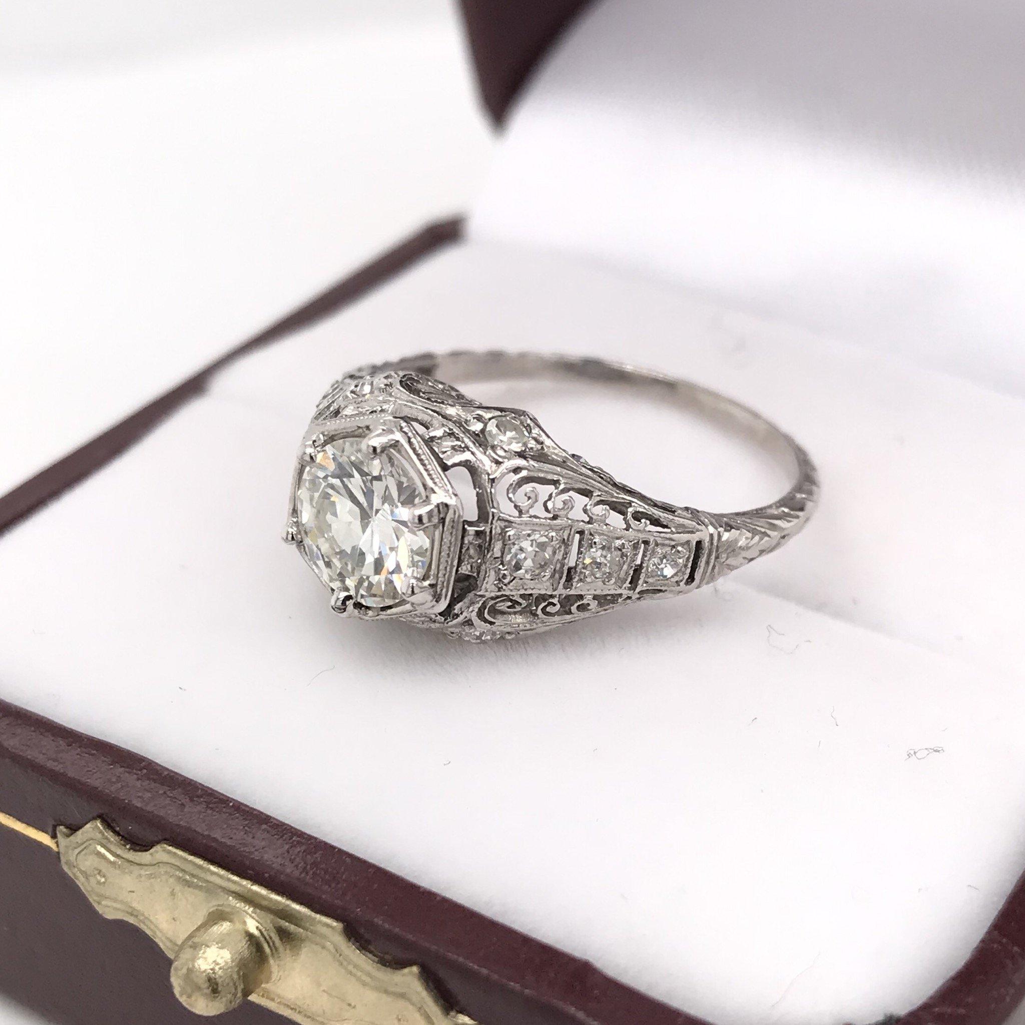 Art Deco 0.93 Carat Filigree Diamond Engagement Ring 1
