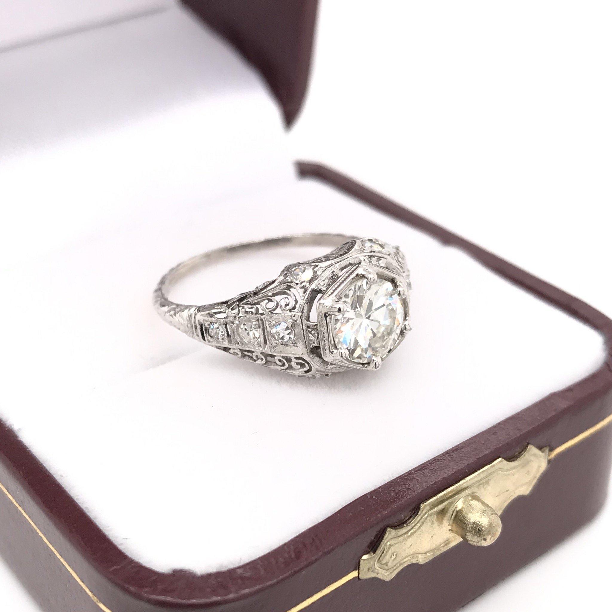 Art Deco 0.93 Carat Filigree Diamond Engagement Ring 2