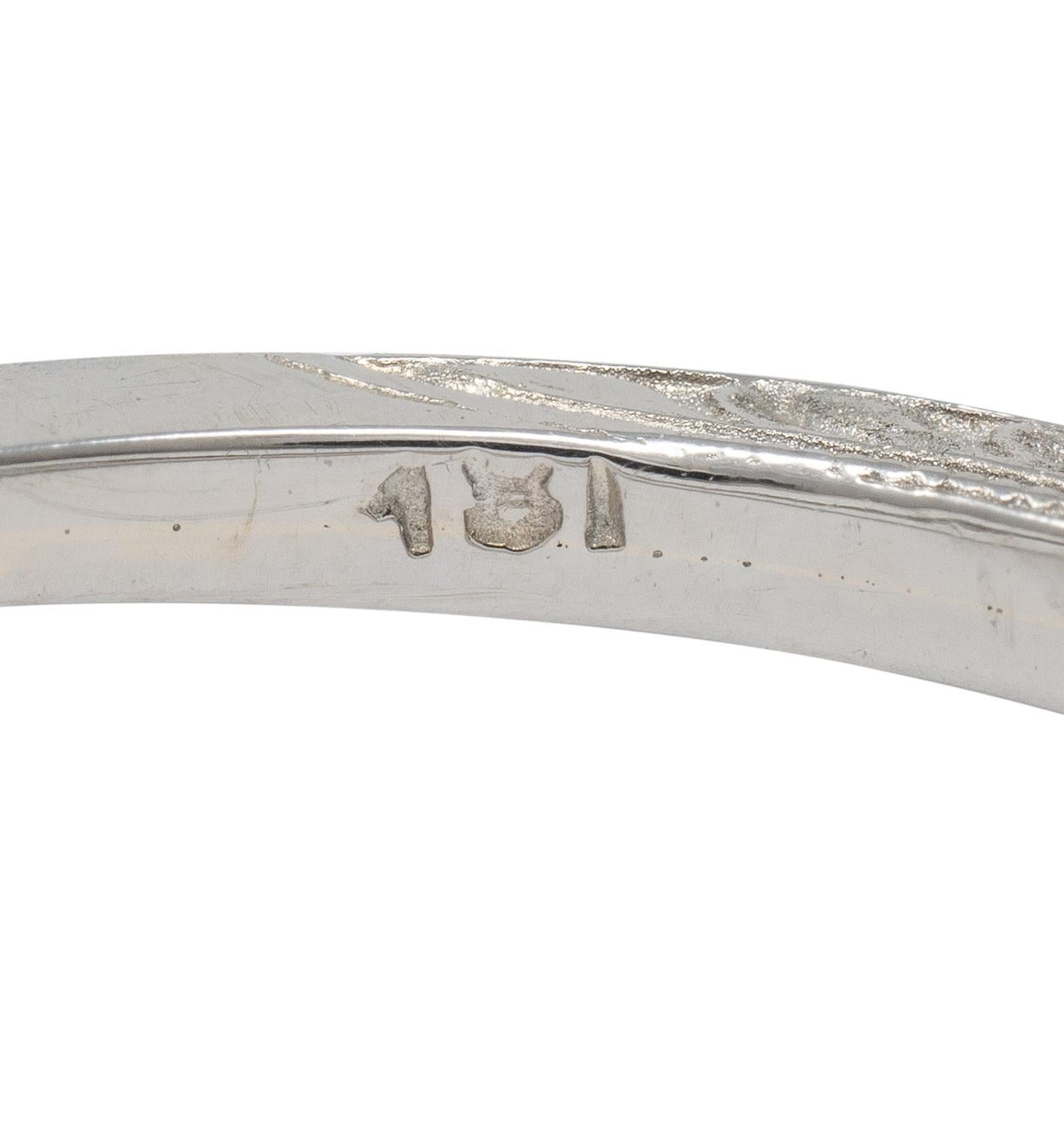 Art Deco 0.93 CTW Oval Cut Sapphire 18 Karat White Gold Vintage Lotus Ring Pour femmes en vente