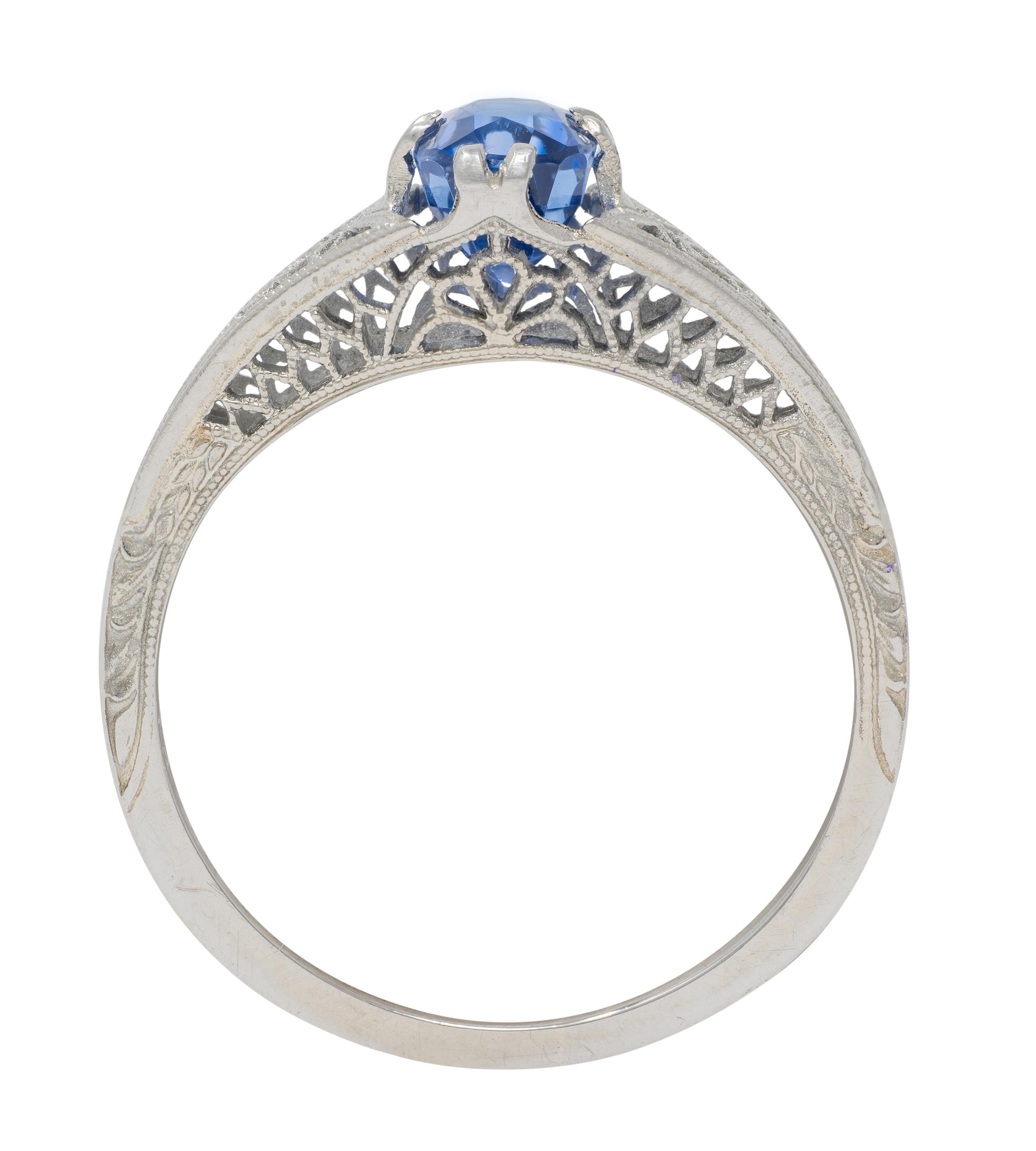 Art Deco 0.93 CTW Oval Cut Sapphire 18 Karat White Gold Vintage Lotus Ring en vente 1