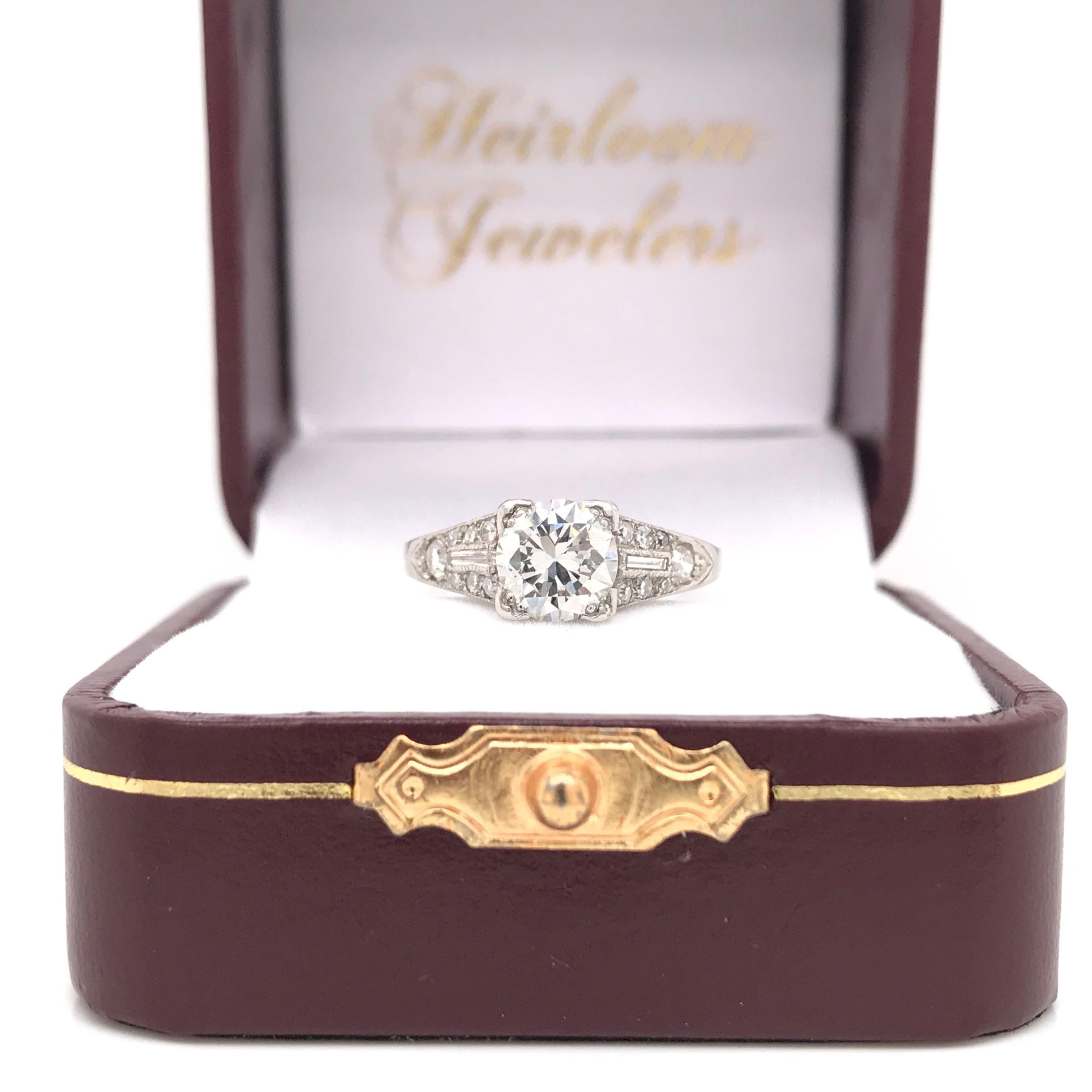 Art Deco 0.94 Carat Diamond and Platinum Ring For Sale 6