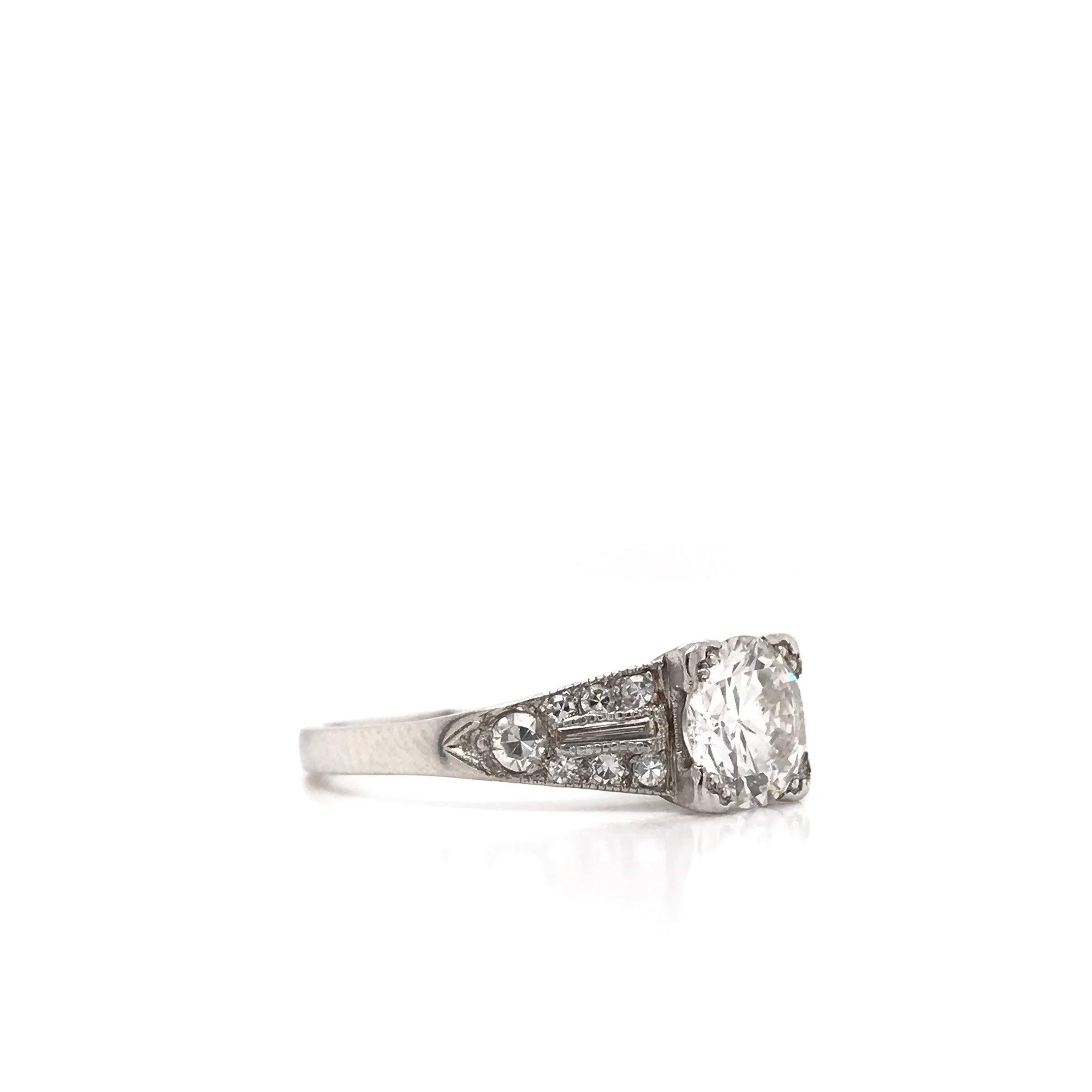 Women's Art Deco 0.94 Carat Diamond and Platinum Ring For Sale