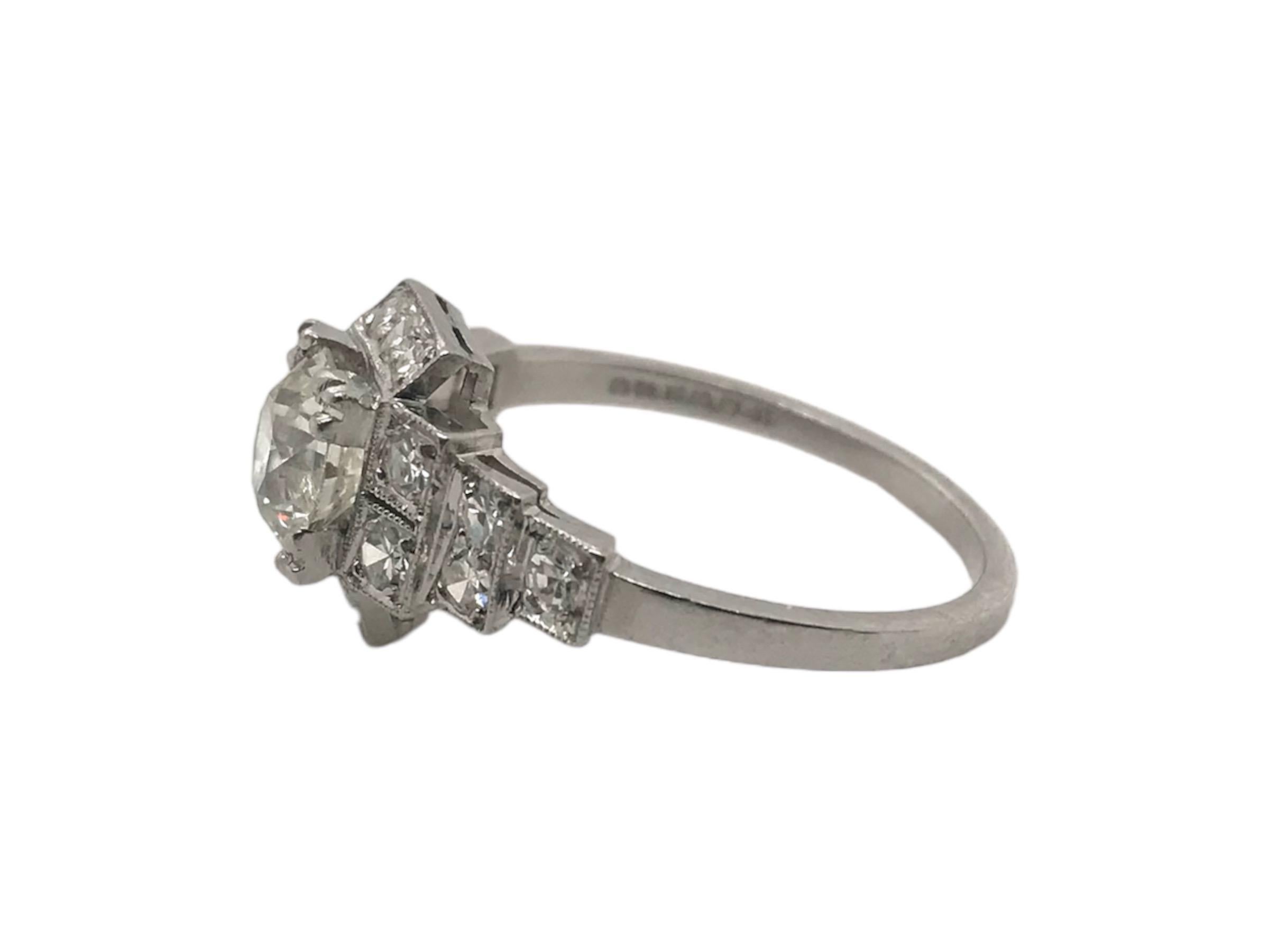 Women's Art Deco 0.95 Carat Platinum Engagement Ring For Sale