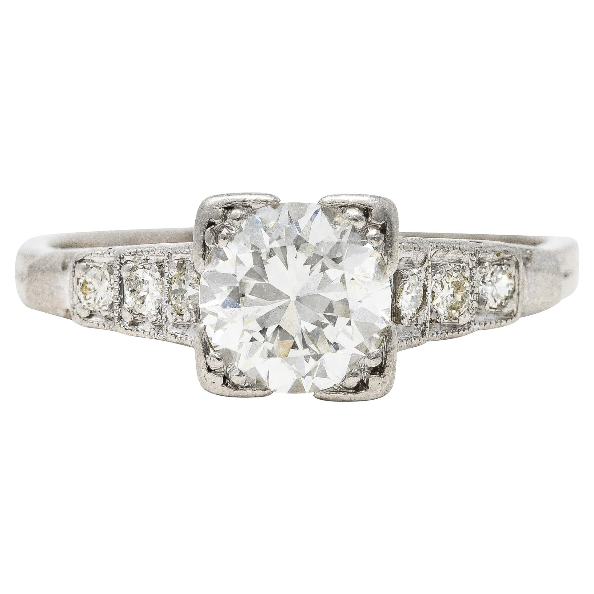 Art Deco 0,97 Karat Diamant Platin Verlobungsring mit gestaffelten Schultern