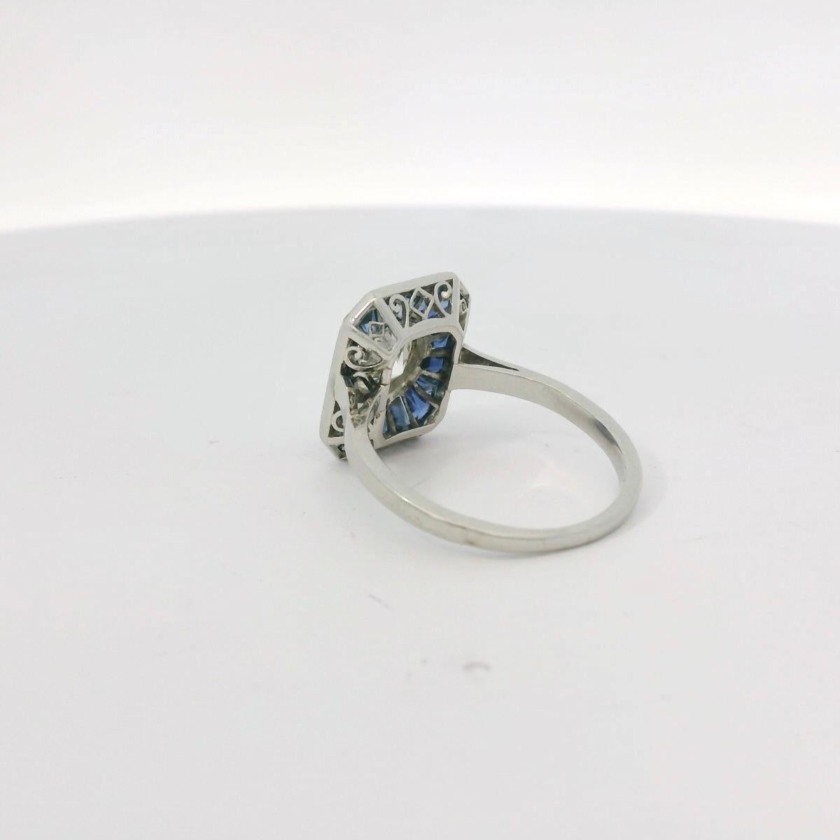 Bague Art déco 1 carat diamant et saphir calibré en vente 2