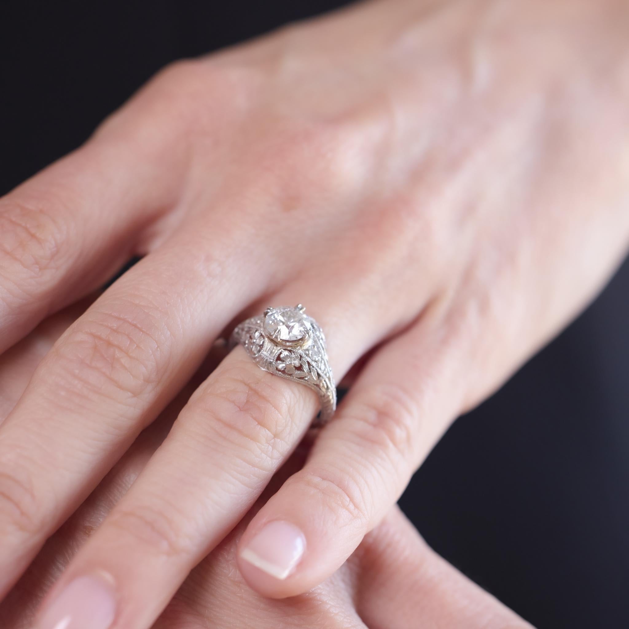Bague de fiançailles Art déco en platine avec diamant de taille européenne ancienne de 1 carat Bon état - En vente à Beverly Hills, CA