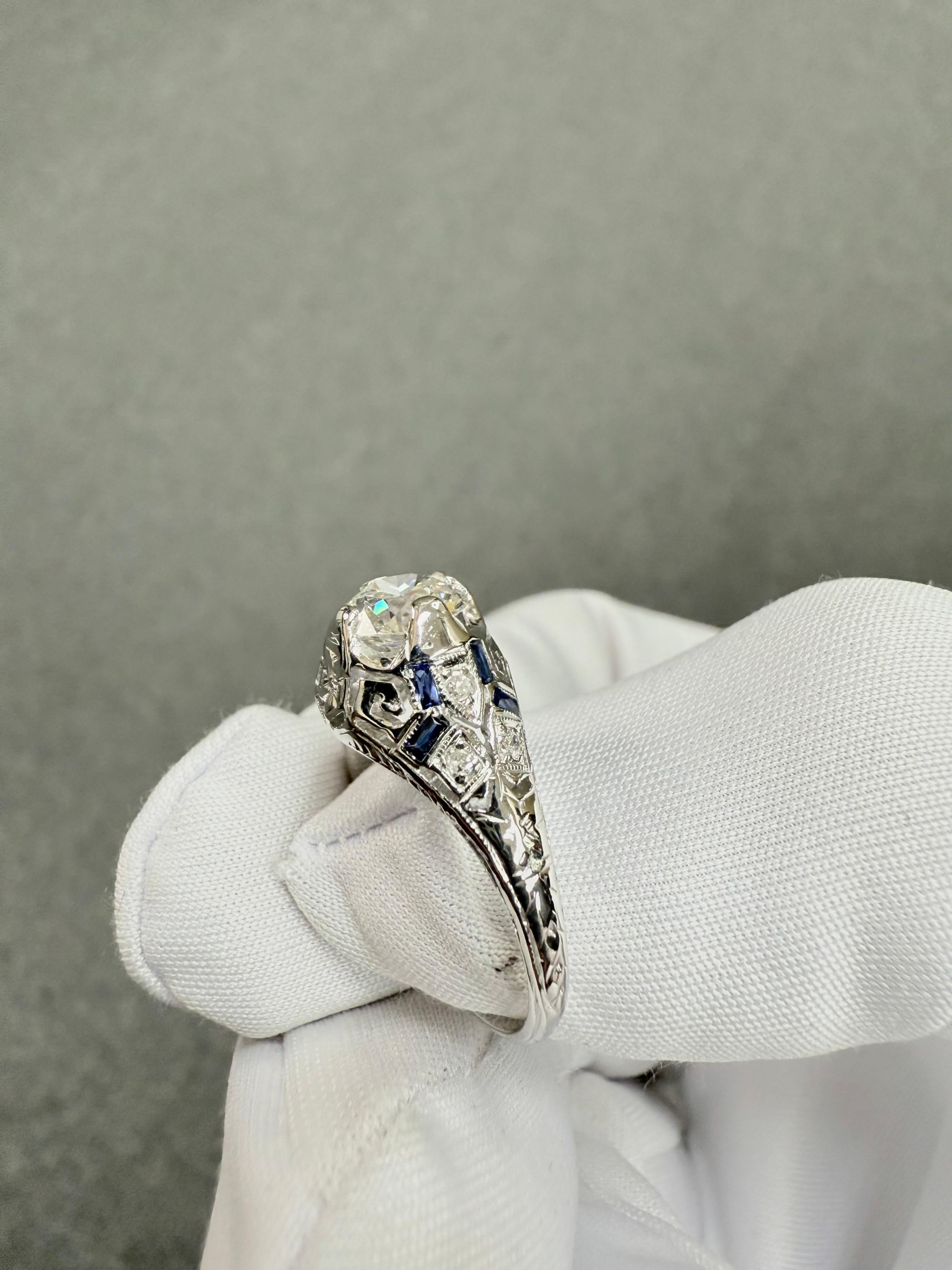Anillo de compromiso Art Déco de oro blanco de 18 quilates con un diamante TW Circa 1925 en venta 5