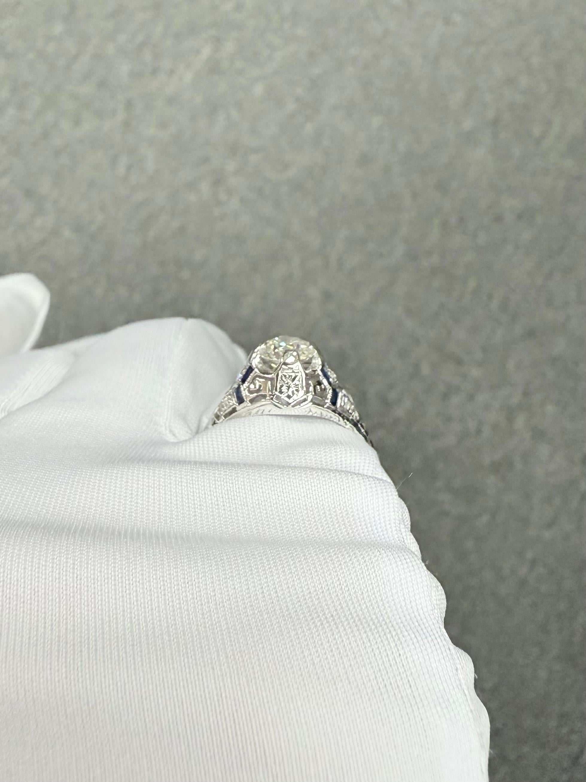 Anillo de compromiso Art Déco de oro blanco de 18 quilates con un diamante TW Circa 1925 en venta 7