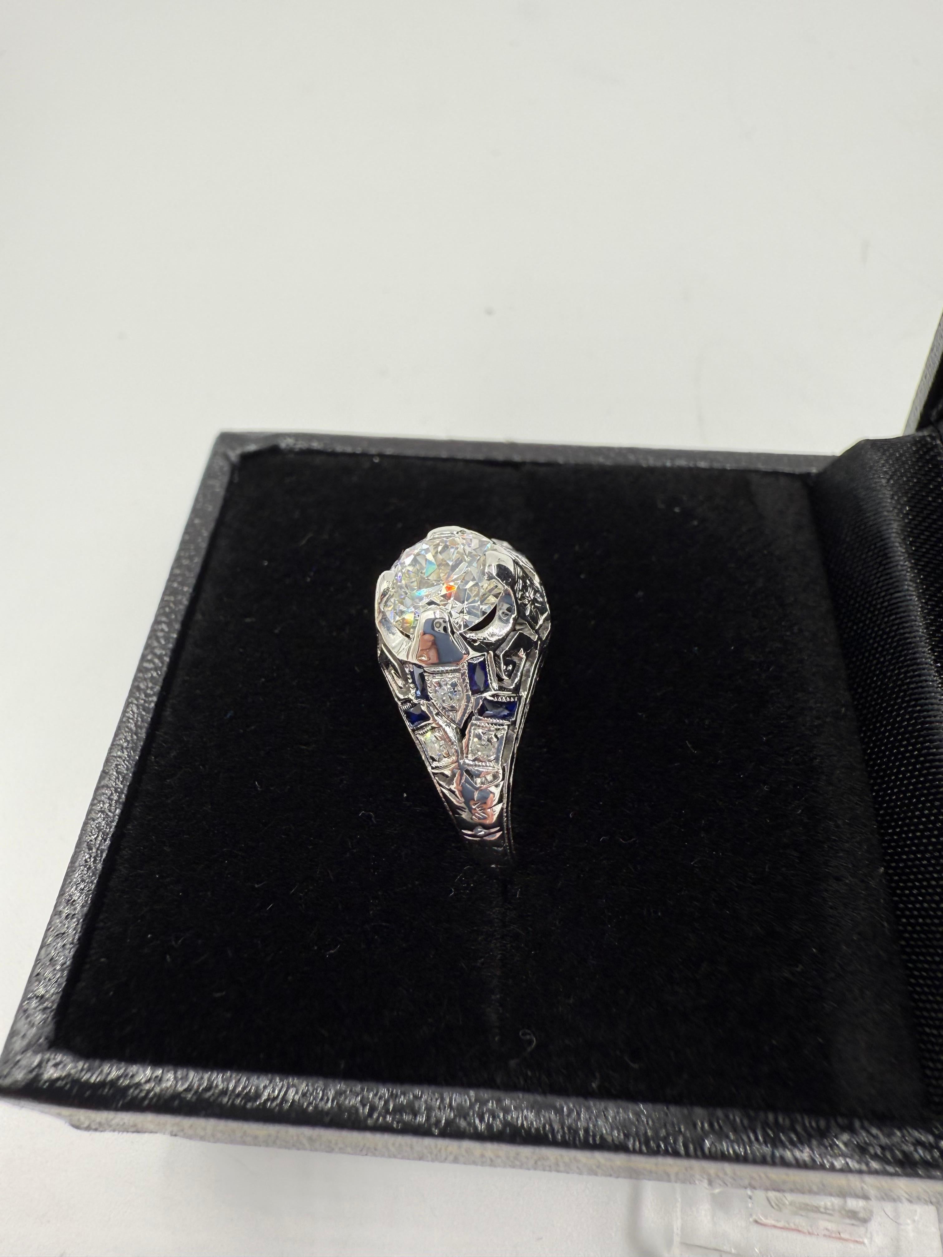 Anillo de compromiso Art Déco de oro blanco de 18 quilates con un diamante TW Circa 1925 Art Decó en venta