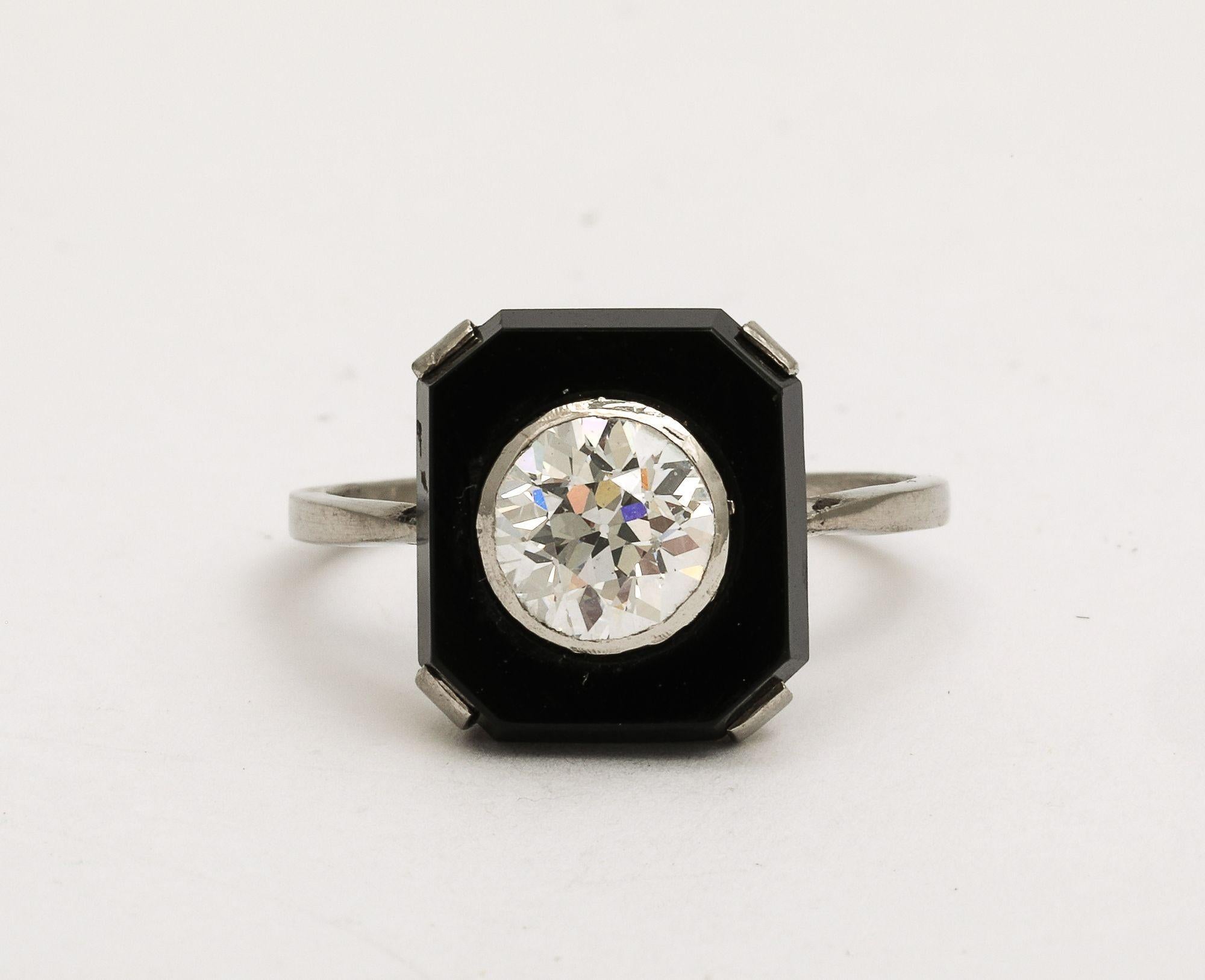 Art Deco 1.10 ct Diamond and Onyx Platinum Engagement Ring In Good Condition For Sale In New York, NY
