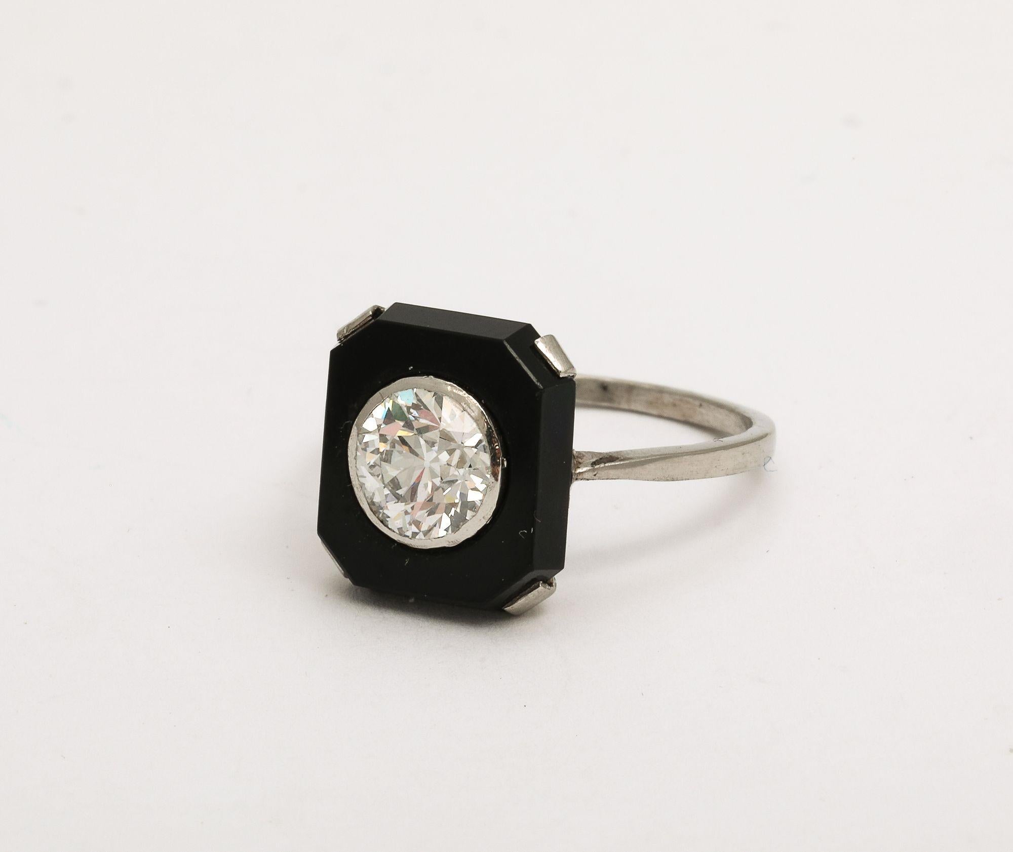 Art Deco 1.10 ct Diamond and Onyx Platinum Engagement Ring For Sale 5