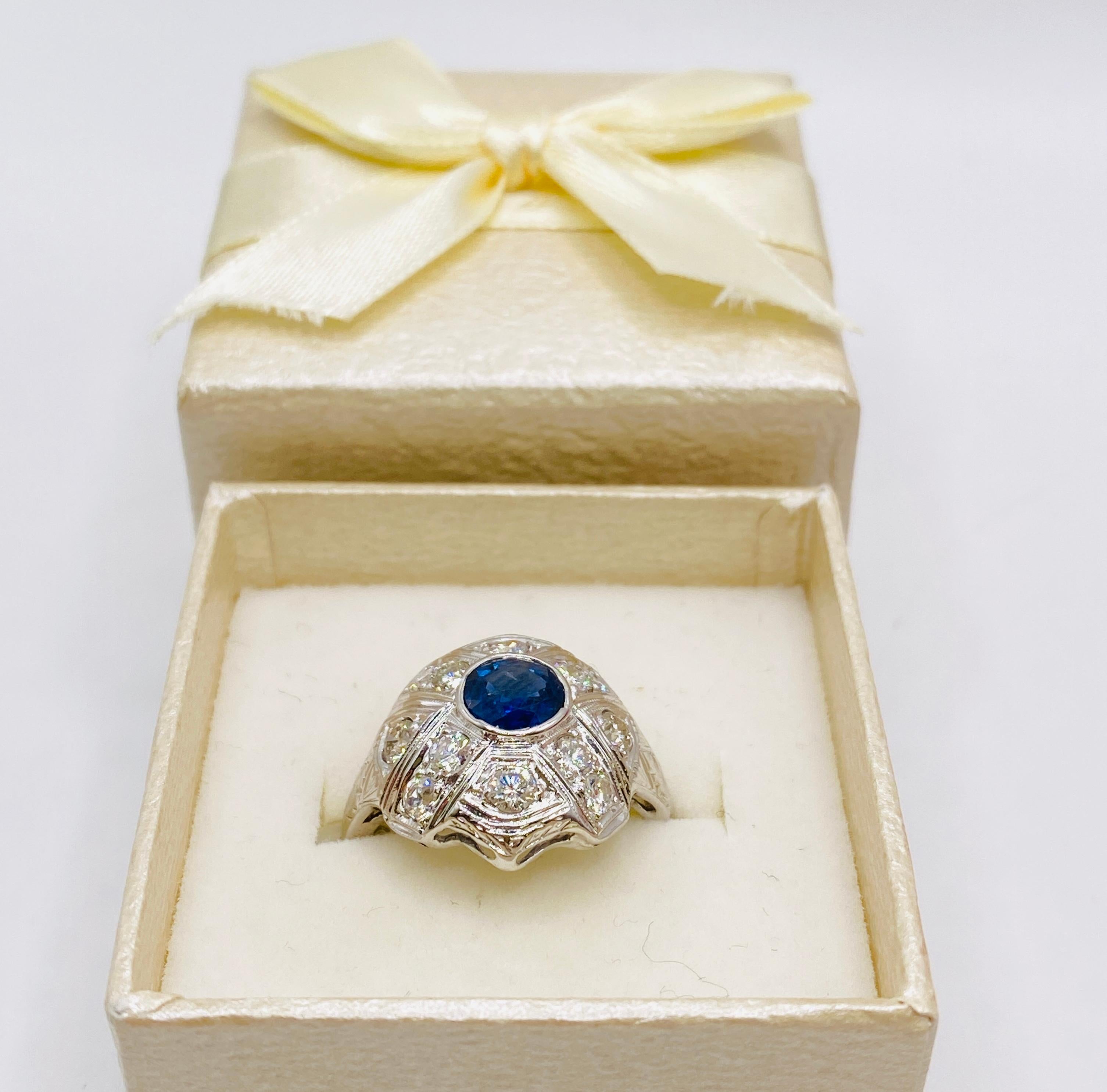 Art Deco 1.0 Carat Sapphire and Diamond Ring For Sale 3