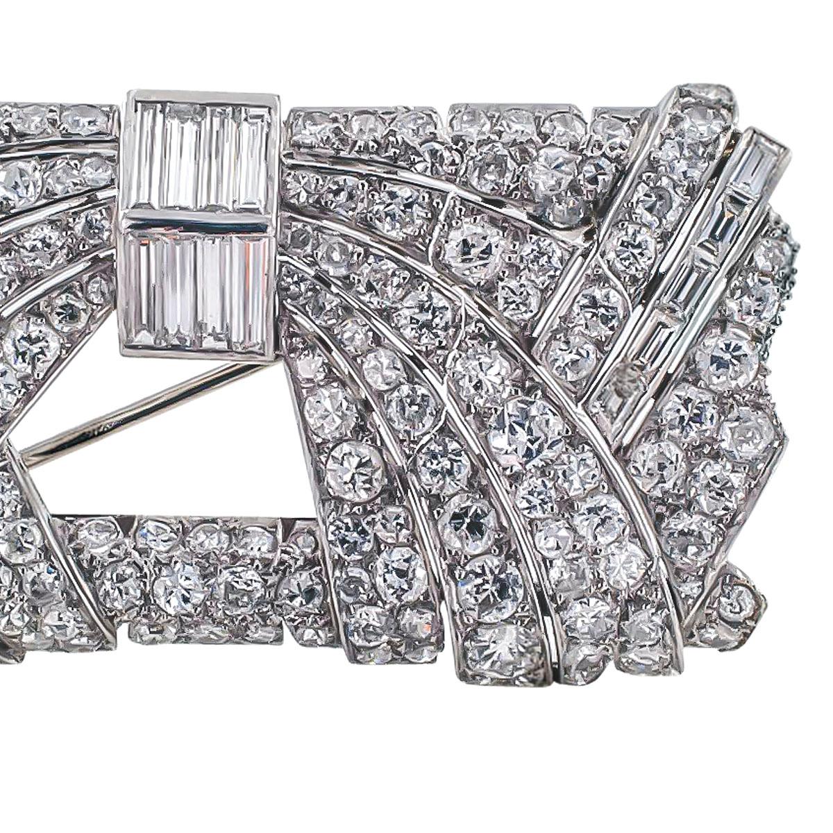 Art Deco 10 Carat Diamond Platinum Brooch In Good Condition In Los Angeles, CA