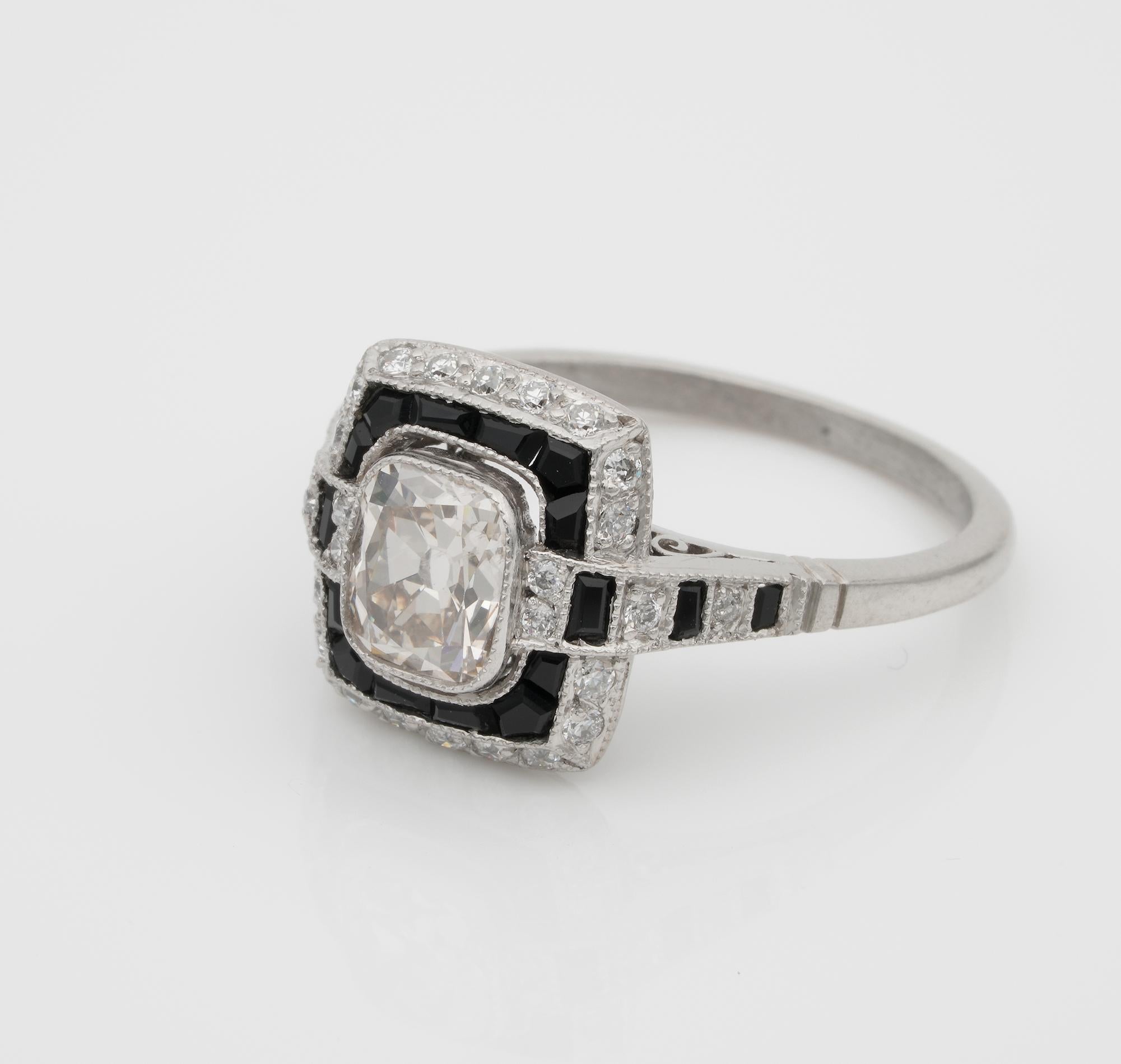 Art Deco style 1.0 Carat Solitaire Diamond Plus Onyx Platinum Engagement Ring In Good Condition For Sale In Napoli, IT