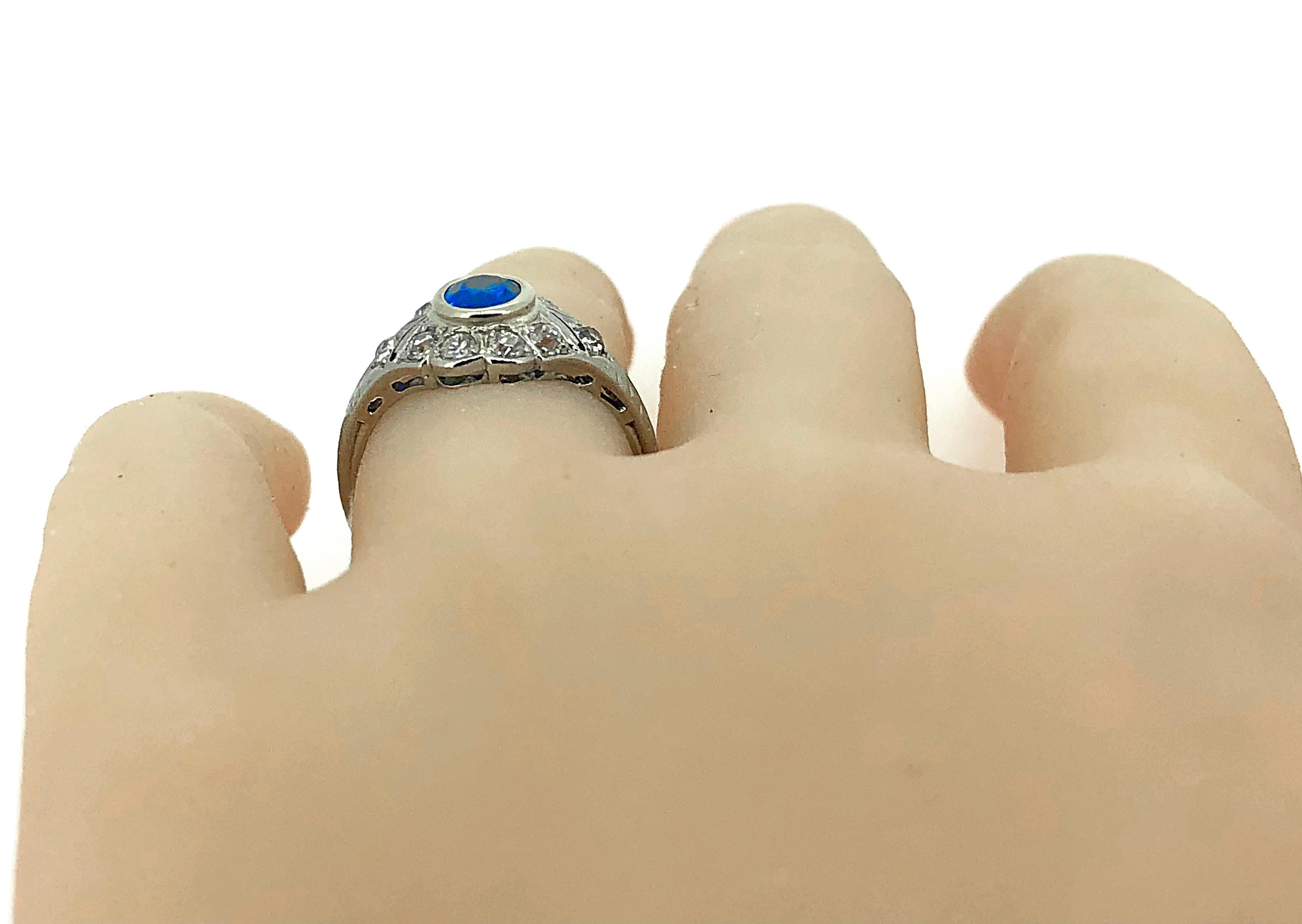 Women's Art Deco 1.00 Carat Diamond and 1.00 Carat T.W. Sapphire Antique Engagement Ring For Sale