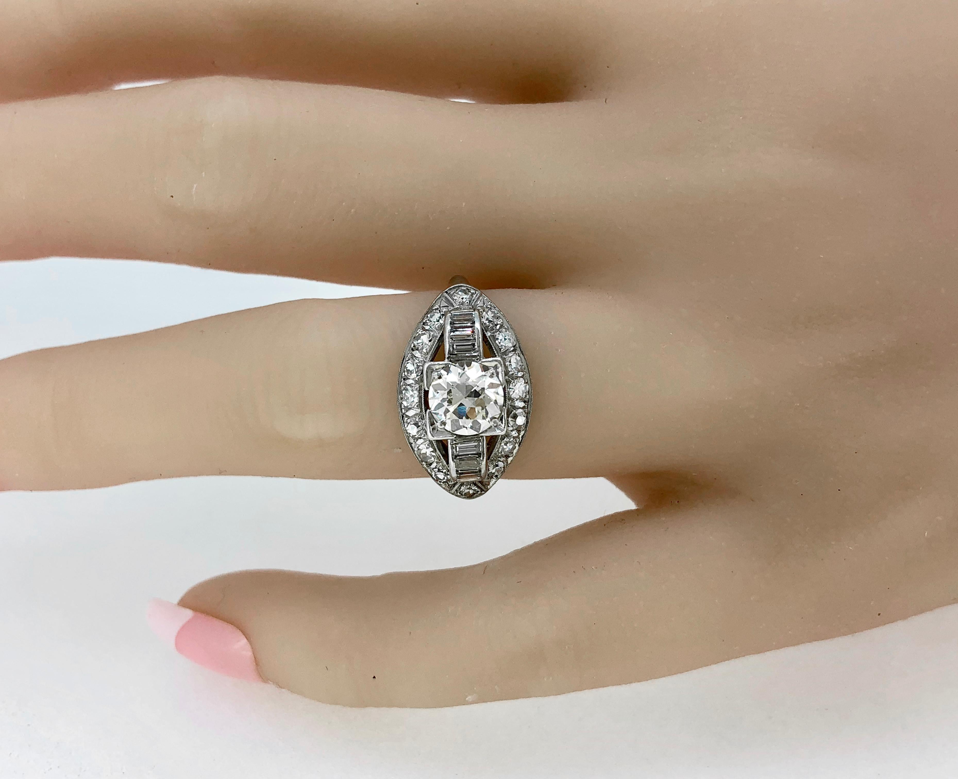 Art Deco 1.00 Carat Diamond Platinum Engagement Ring  For Sale 1