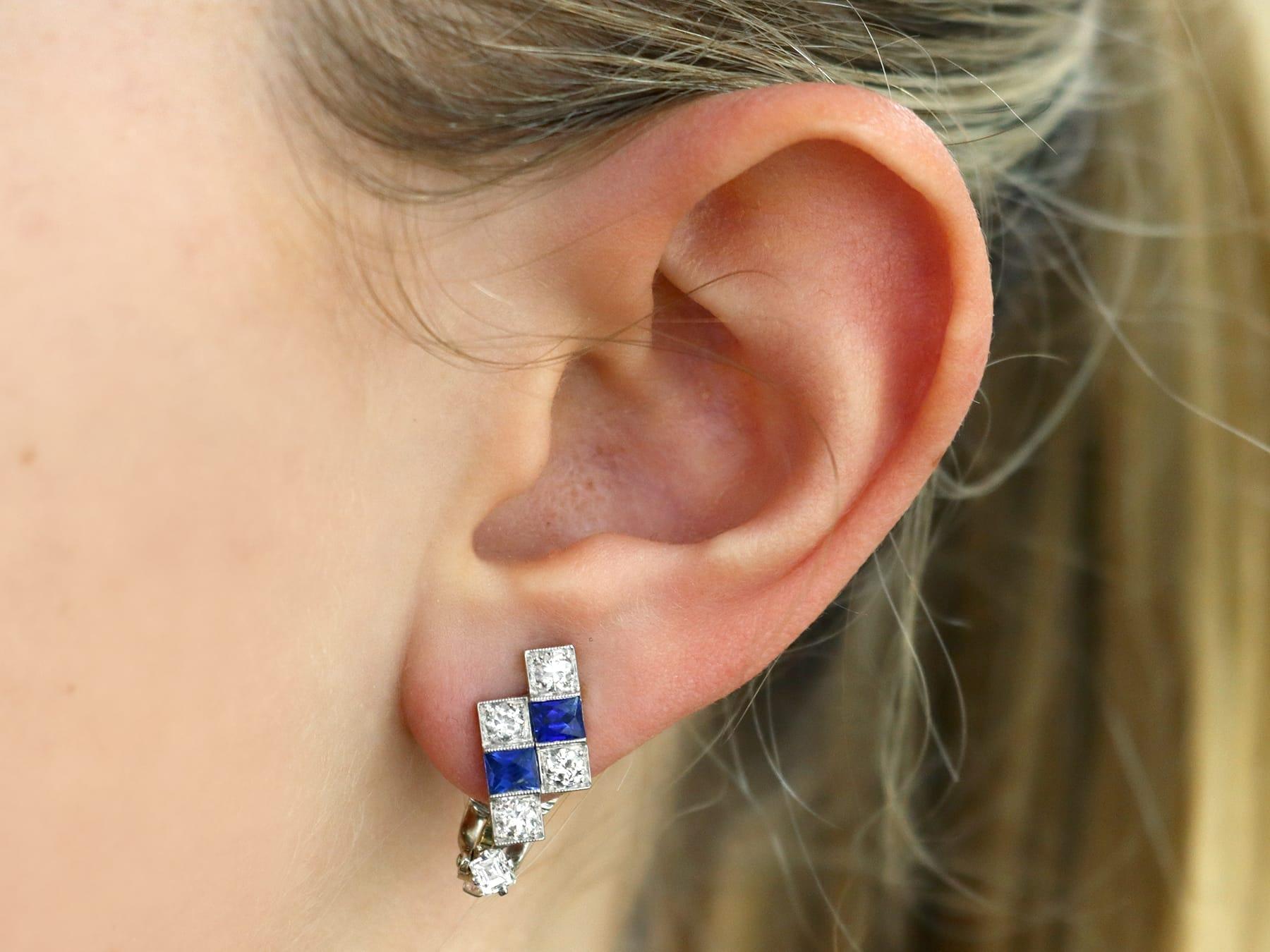 Taille française Boucles d'oreilles Art déco en platine avec saphirs de 1,00 carat et diamants de 1,20 carat, c. 1920 en vente