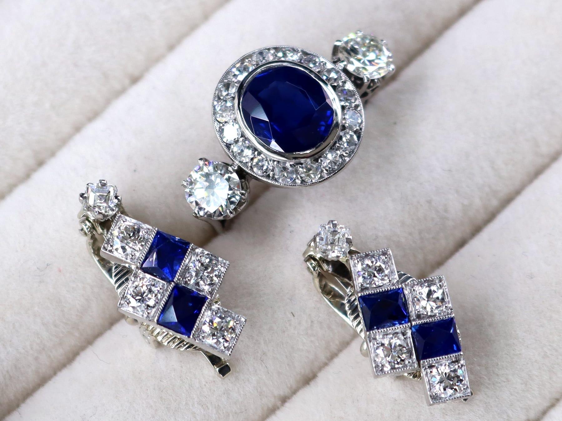 Boucles d'oreilles Art déco en platine avec saphirs de 1,00 carat et diamants de 1,20 carat, c. 1920 Unisexe en vente