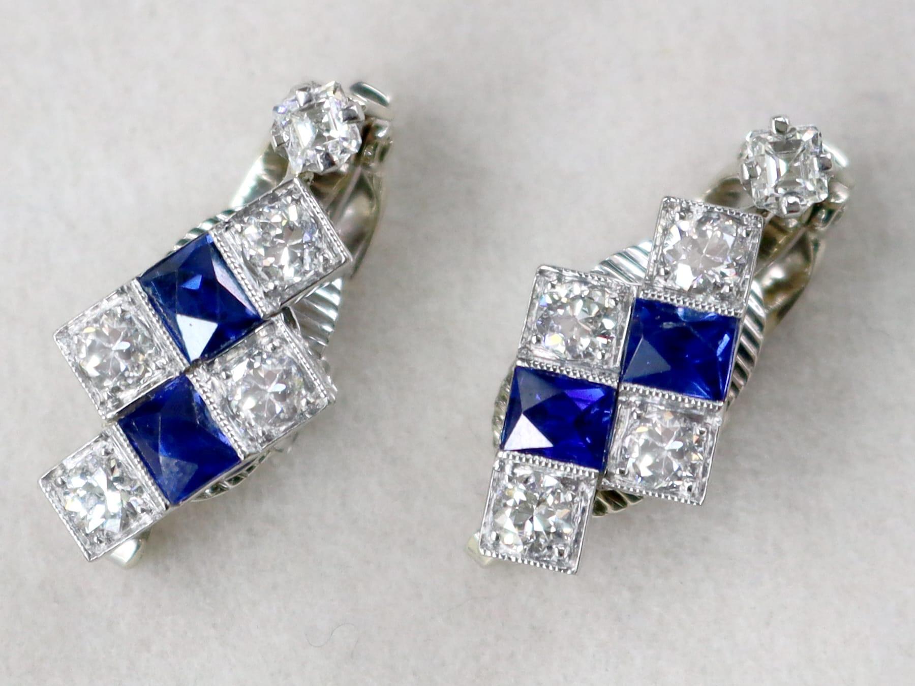 Boucles d'oreilles Art déco en platine avec saphirs de 1,00 carat et diamants de 1,20 carat, c. 1920 Excellent état - En vente à Jesmond, Newcastle Upon Tyne