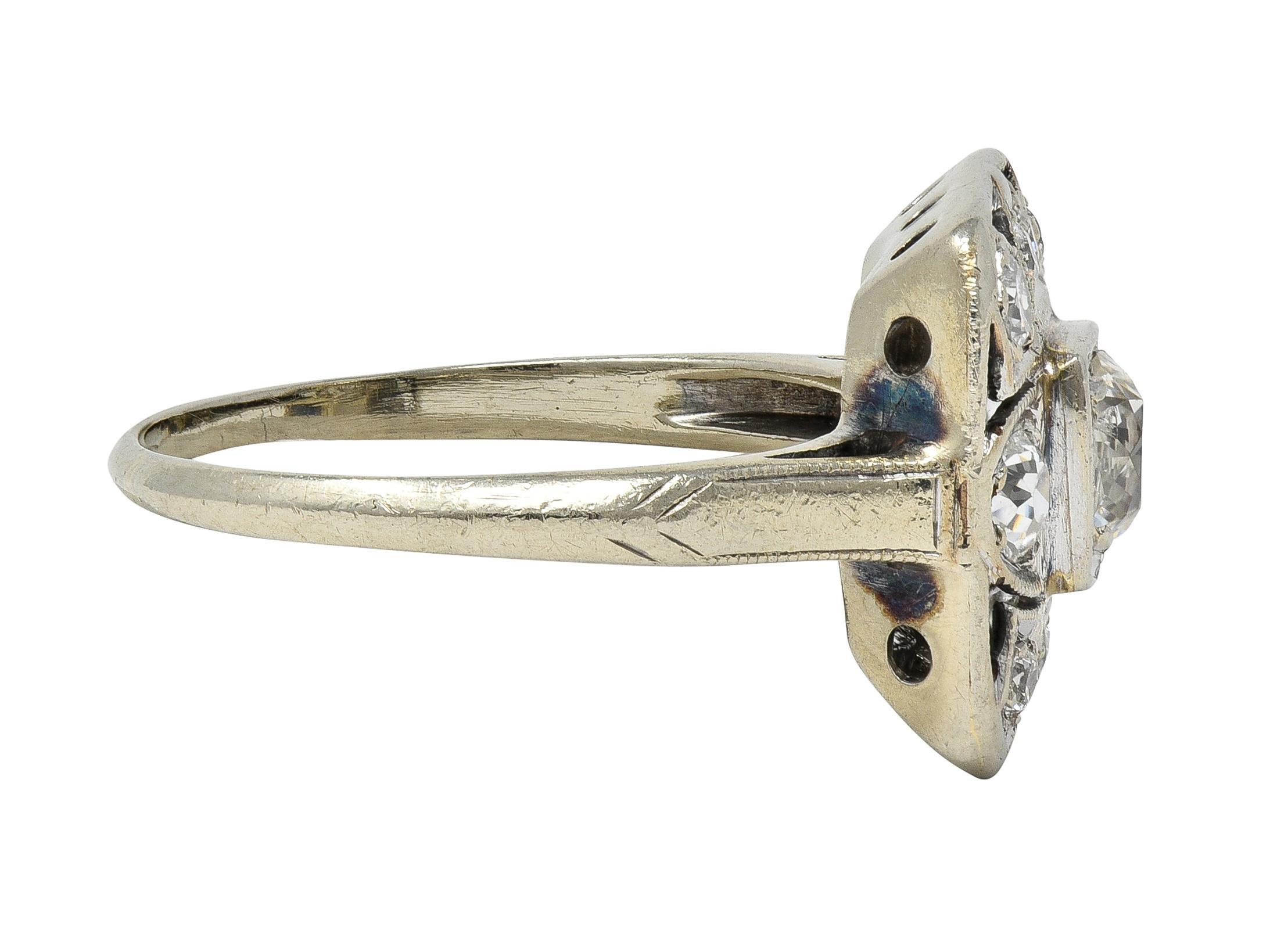Art Deco 1,00 CTW Diamant 14 Karat Weißgold Vintage Cluster Dinner-Ring (Art déco) im Angebot