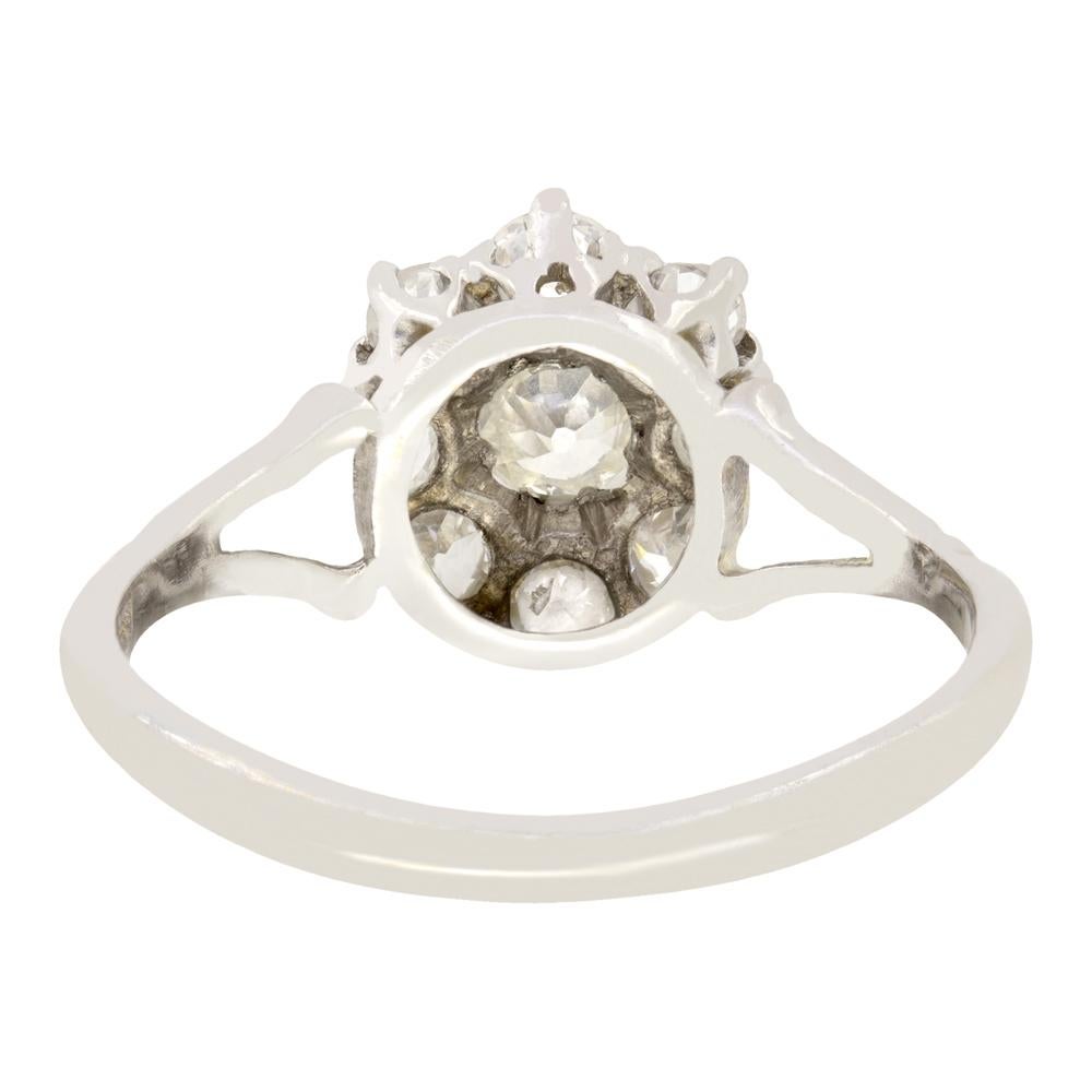 Art Deco 1.00ct Diamond Daisy Cluster Ring, c.1920s In Good Condition For Sale In London, GB