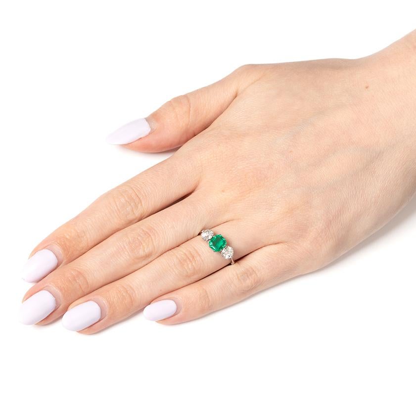 Women's Art Deco 1.00ct Emerald and Diamond Trilogy Ring, c.1920s For Sale