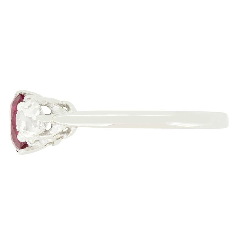 Art déco Art Deco 1.00ct Ruby and Diamond Three Stone Ring, c.1920s en vente