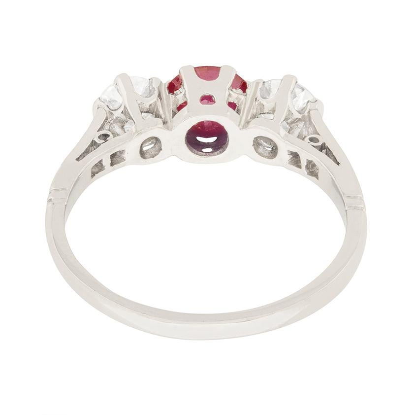 Art Deco 1.00 Carat Ruby and Diamond Three-Stone Ring, circa 1930s In Good Condition For Sale In London, GB