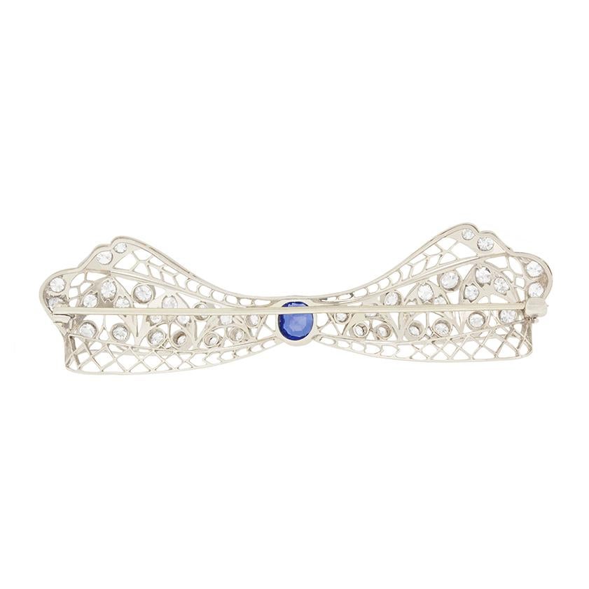 Art Deco 1.00 Carat Sapphire and Diamond Bow Brooch, circa 1920s In Good Condition For Sale In London, GB